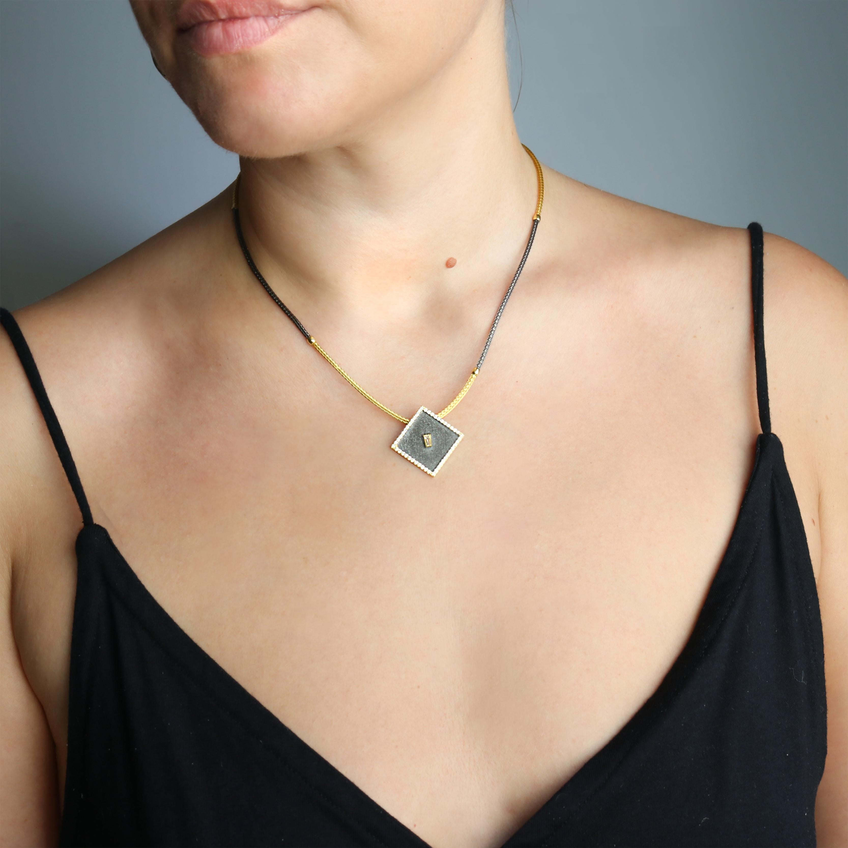 Georgios Collections Pendentif en or jaune 18 carats avec diamants baguettes et rhodium en vente 2