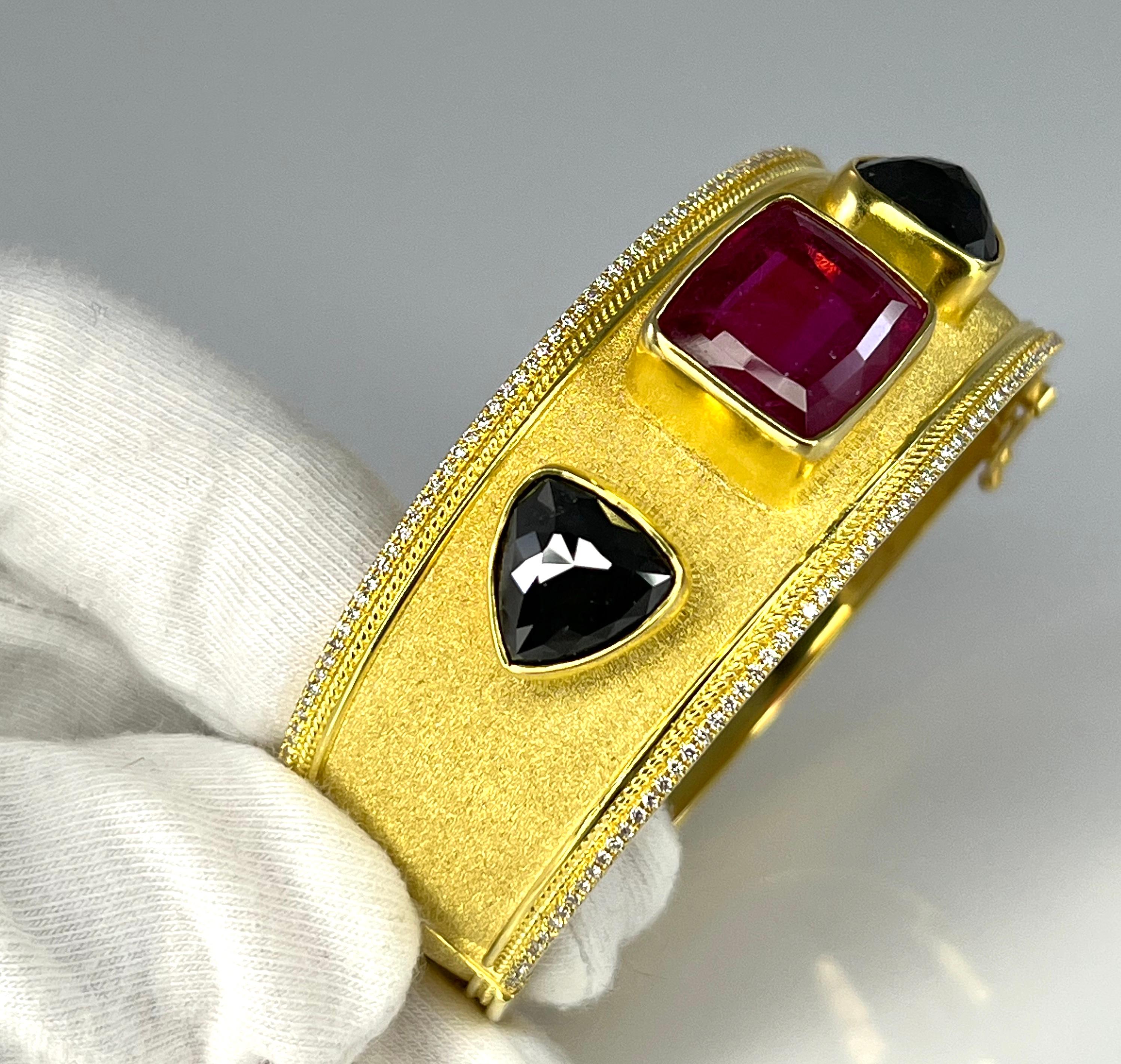 Georgios Kollektionen Armband aus 18 Karat Gelbgold mit schwarzem Diamant und Turmalin im Angebot 4