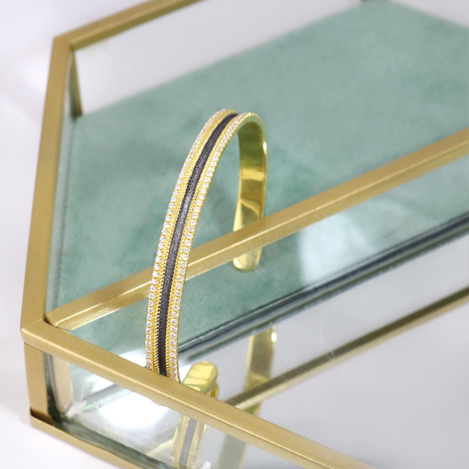 Georgios Kollektionen Armreif aus 18 Karat Gelbgold mit schwarzem Rhodium und Diamanten im Angebot 4