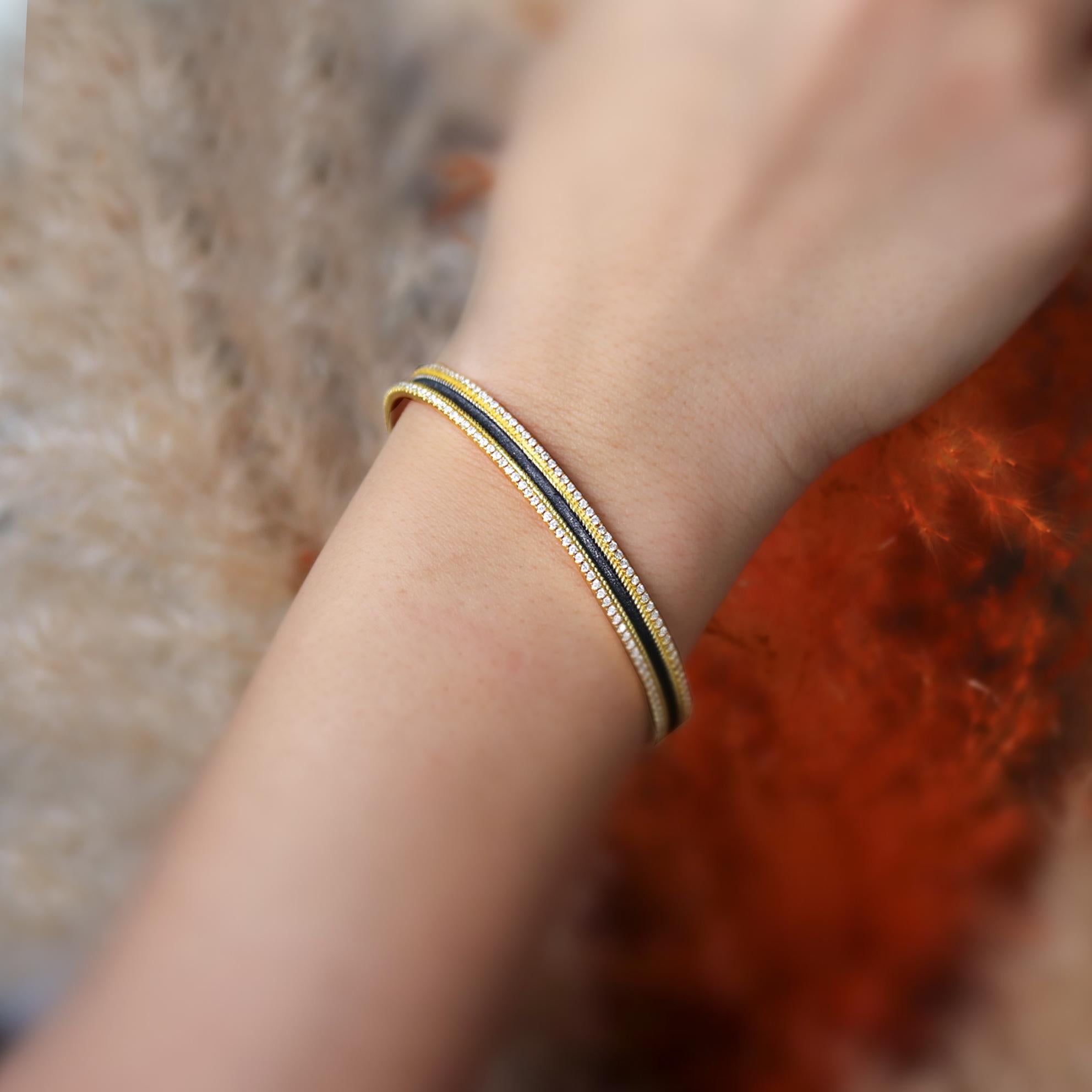 Georgios Kollektionen Armreif aus 18 Karat Gelbgold mit schwarzem Rhodium und Diamanten im Angebot 9