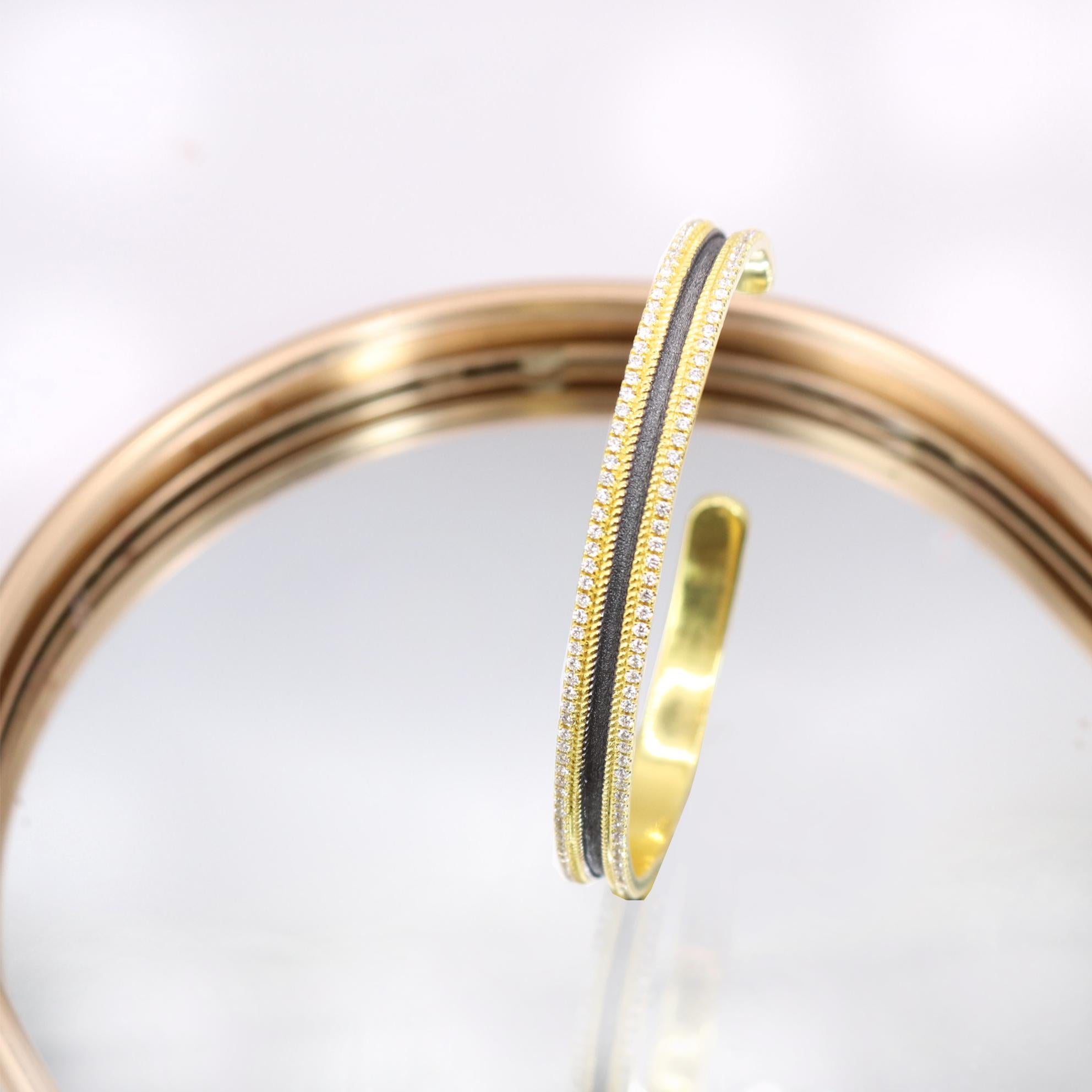 Georgios Kollektionen Armreif aus 18 Karat Gelbgold mit schwarzem Rhodium und Diamanten im Angebot 2