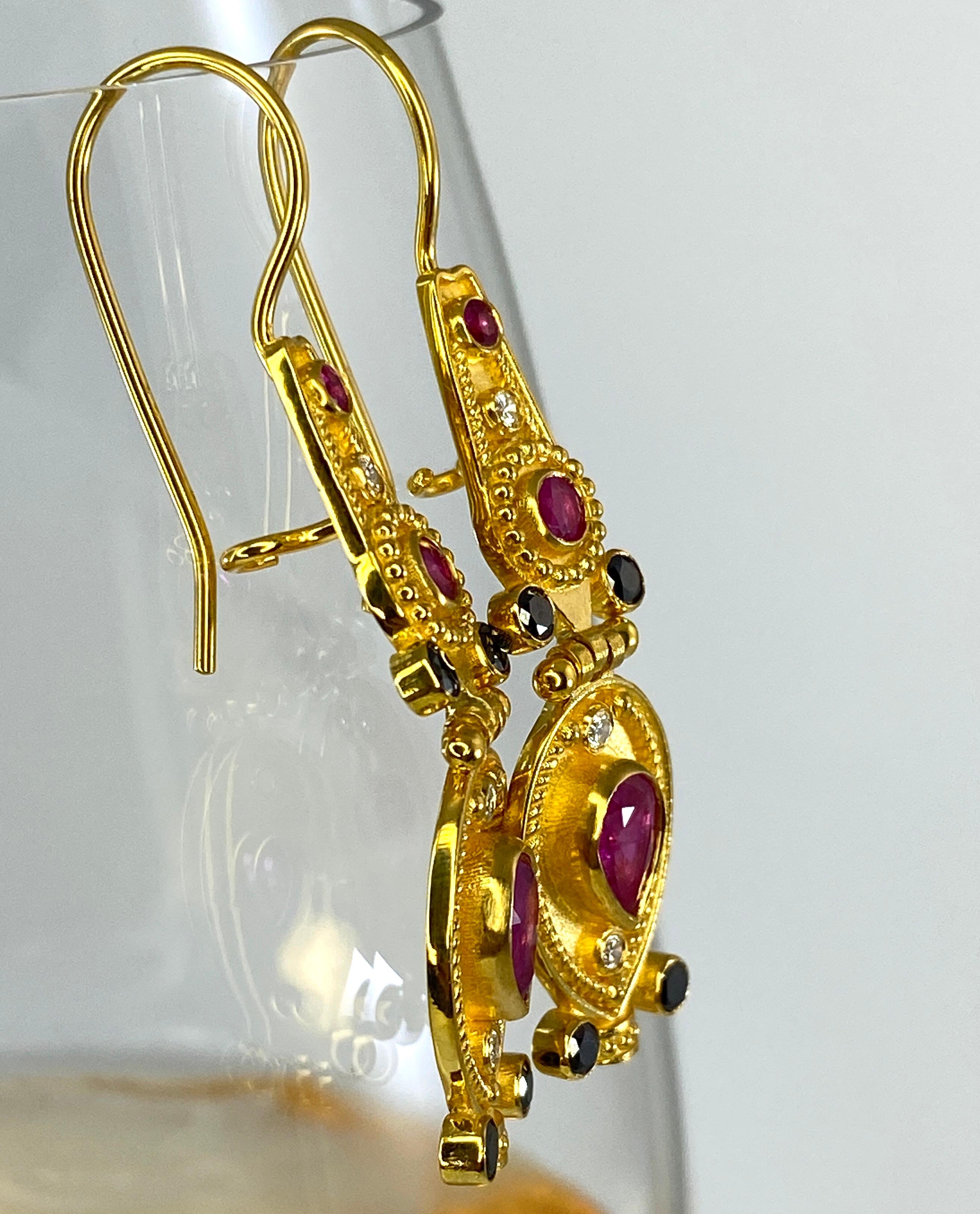 Georgios Collections Boucles d'oreilles en goutte en or jaune 18 carats, diamants noirs et blancs et rubis en vente 5