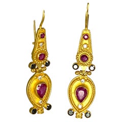 Georgios Collections Boucles d'oreilles en goutte en or jaune 18 carats, diamants noirs et blancs et rubis