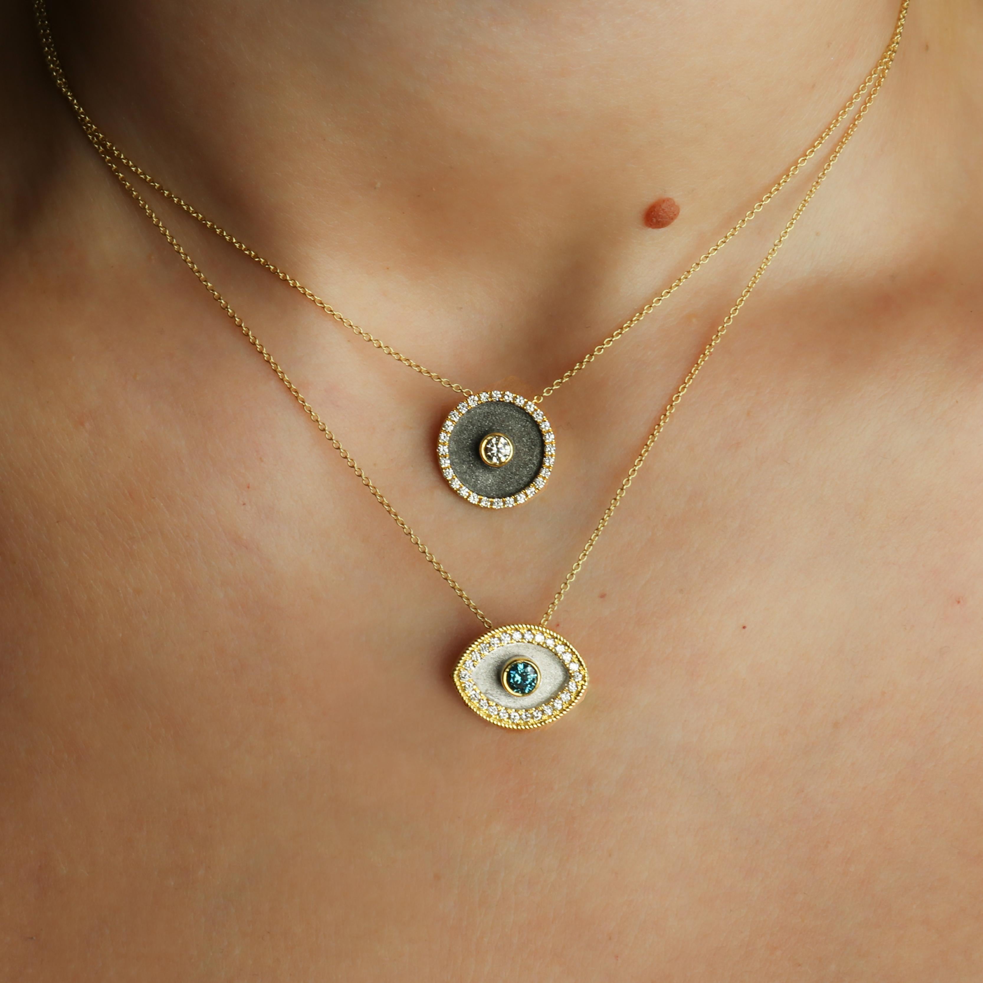 Georgios Collections Collier pendentif Evil Eye en or jaune 18 carats et diamants bleus en vente 4