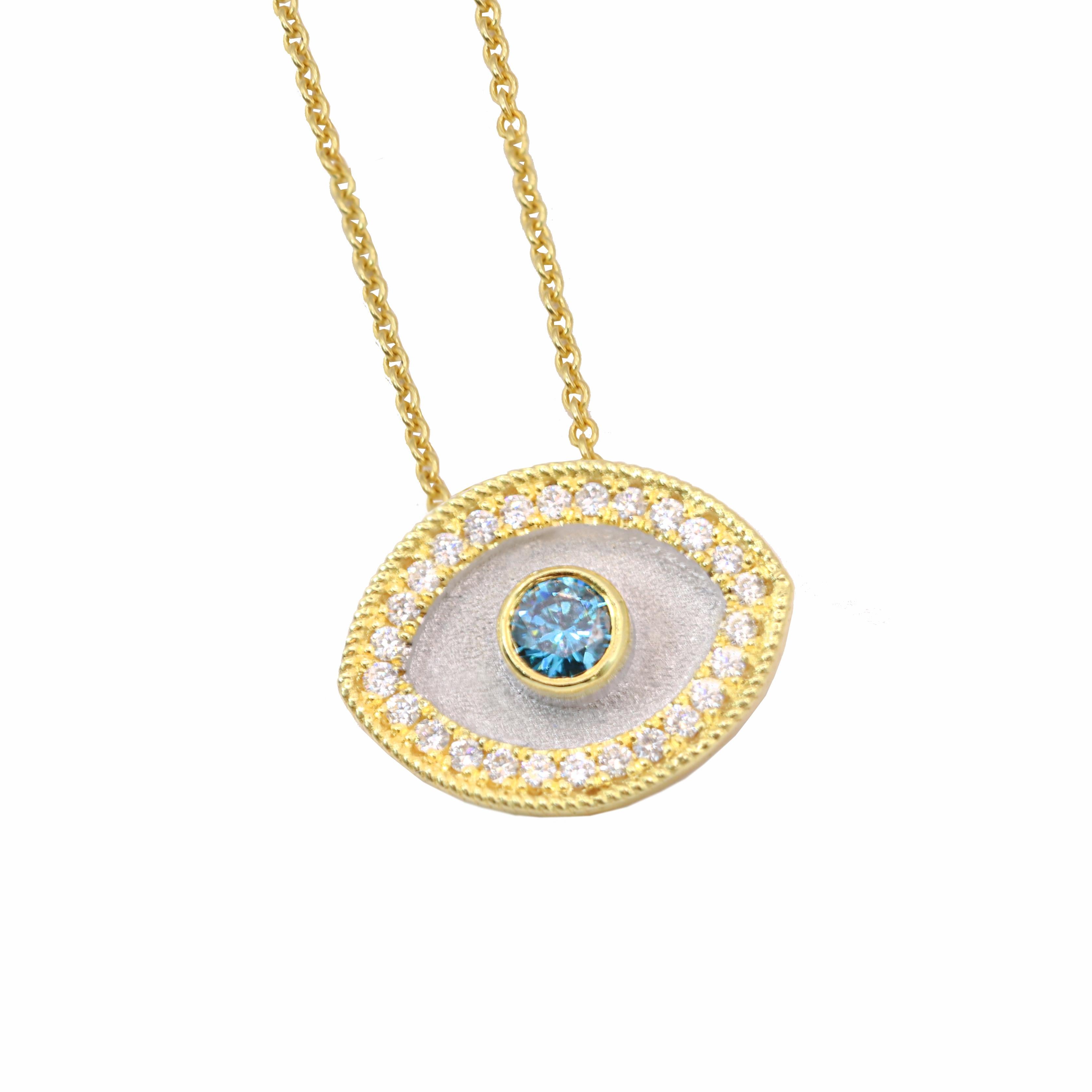 Ce collier-pendentif de créateur S.Georgios est en or jaune 18 carats et décoré de manière microscopique avec un travail de granulation de perles fait à la main, et fini avec un aspect unique de fond en velours blanc. Ce magnifique pendentif Oeil du