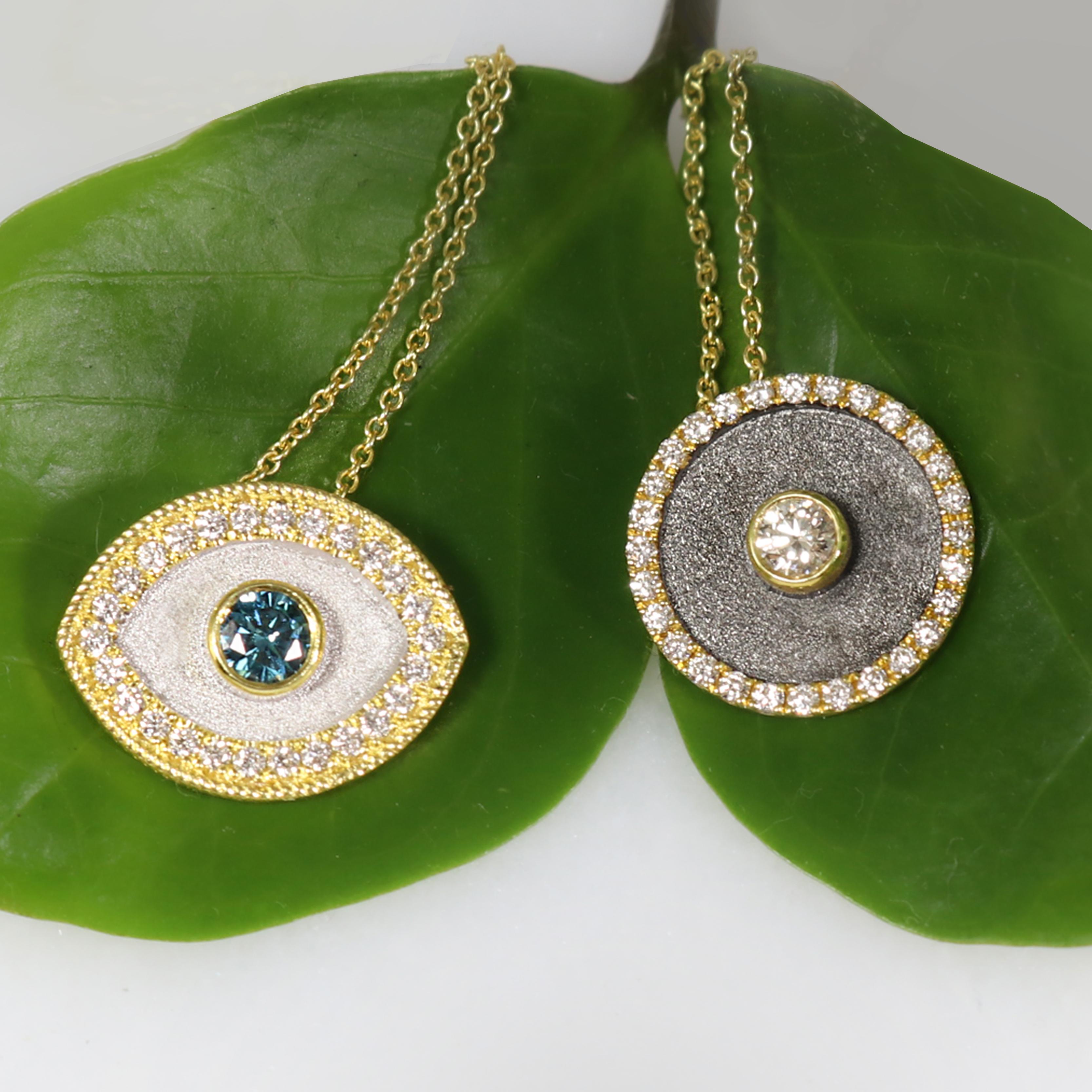 Georgios Collections Collier pendentif Evil Eye en or jaune 18 carats et diamants bleus Neuf - En vente à Astoria, NY