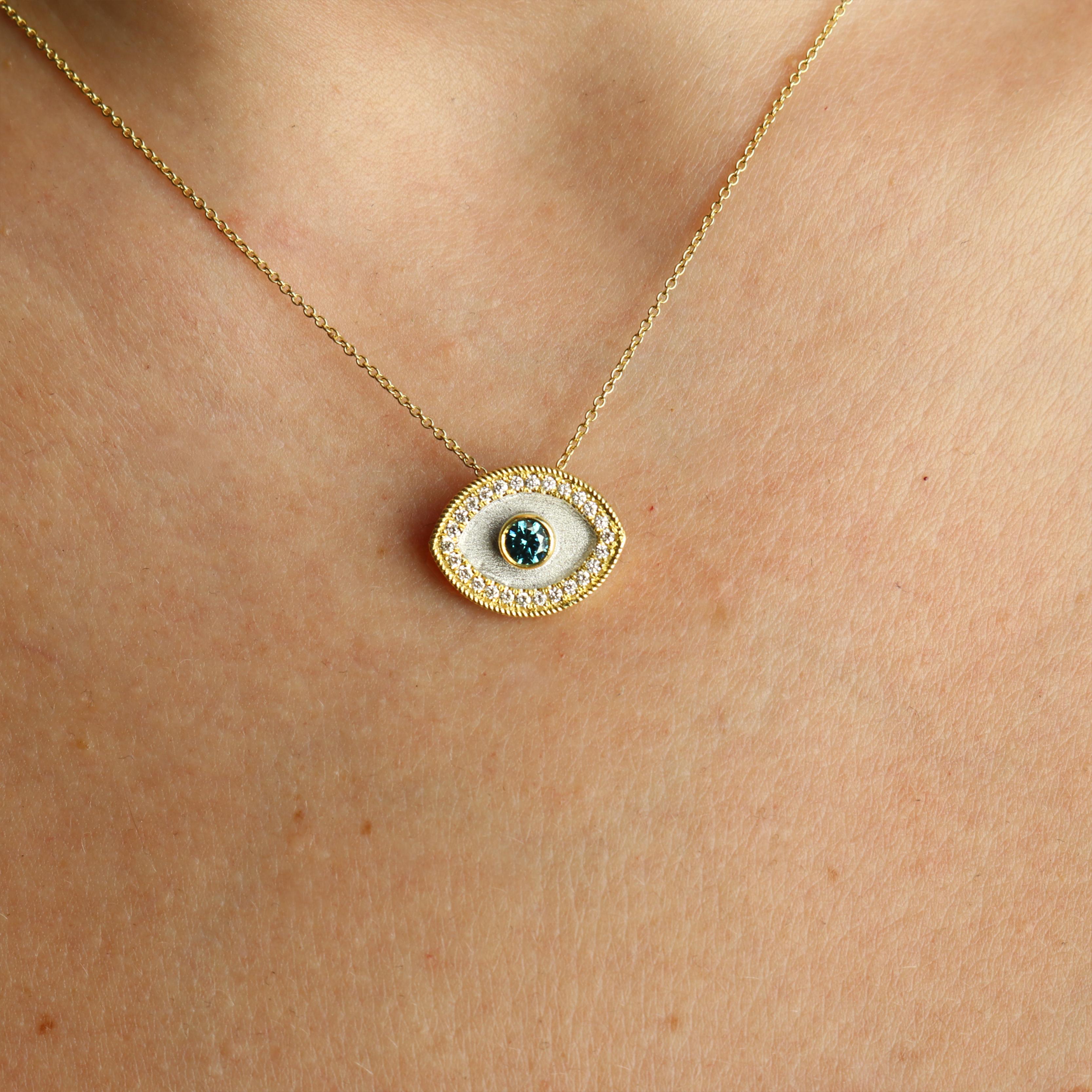 Georgios Collections Collier pendentif Evil Eye en or jaune 18 carats et diamants bleus Unisexe en vente