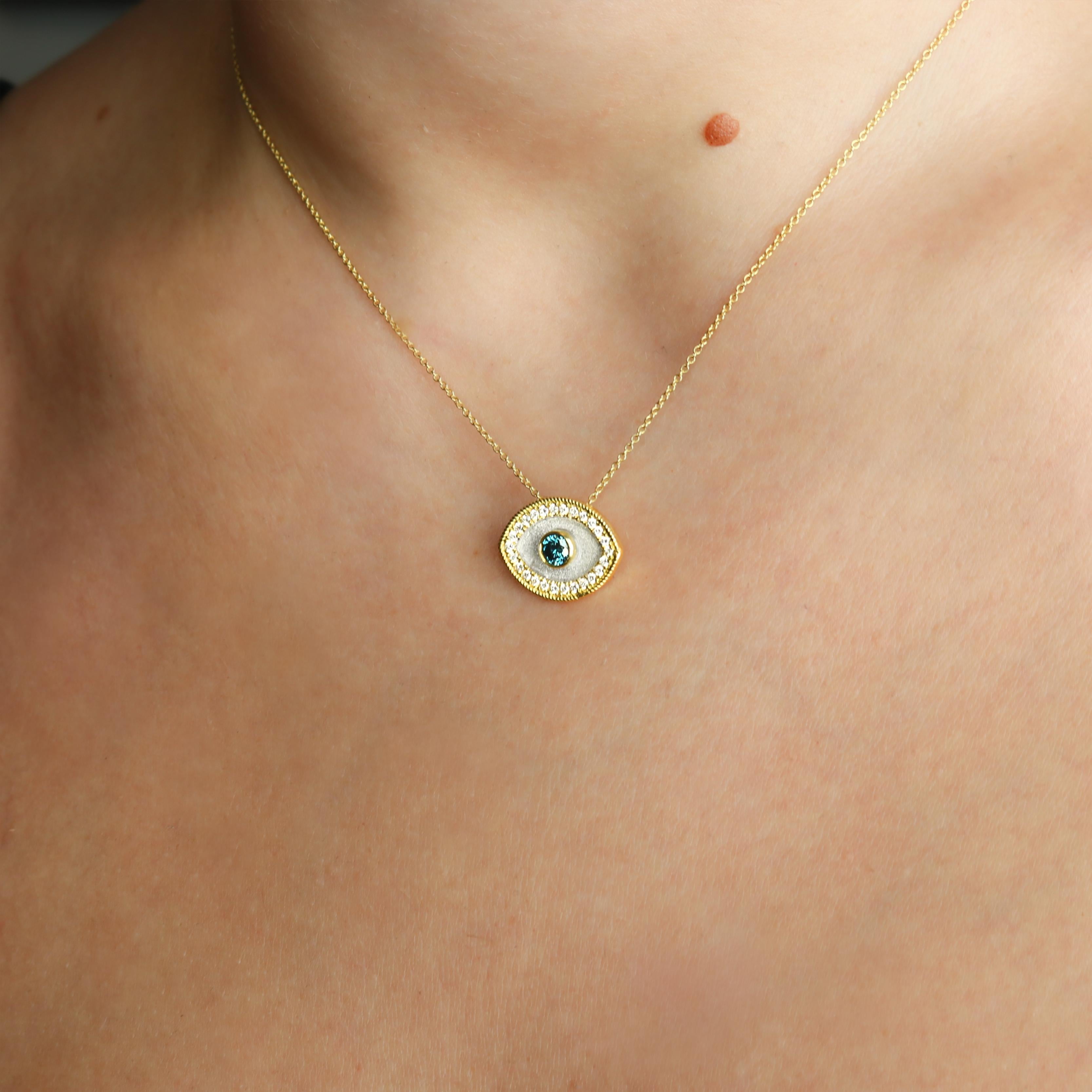 Georgios Collections Collier pendentif Evil Eye en or jaune 18 carats et diamants bleus en vente 1