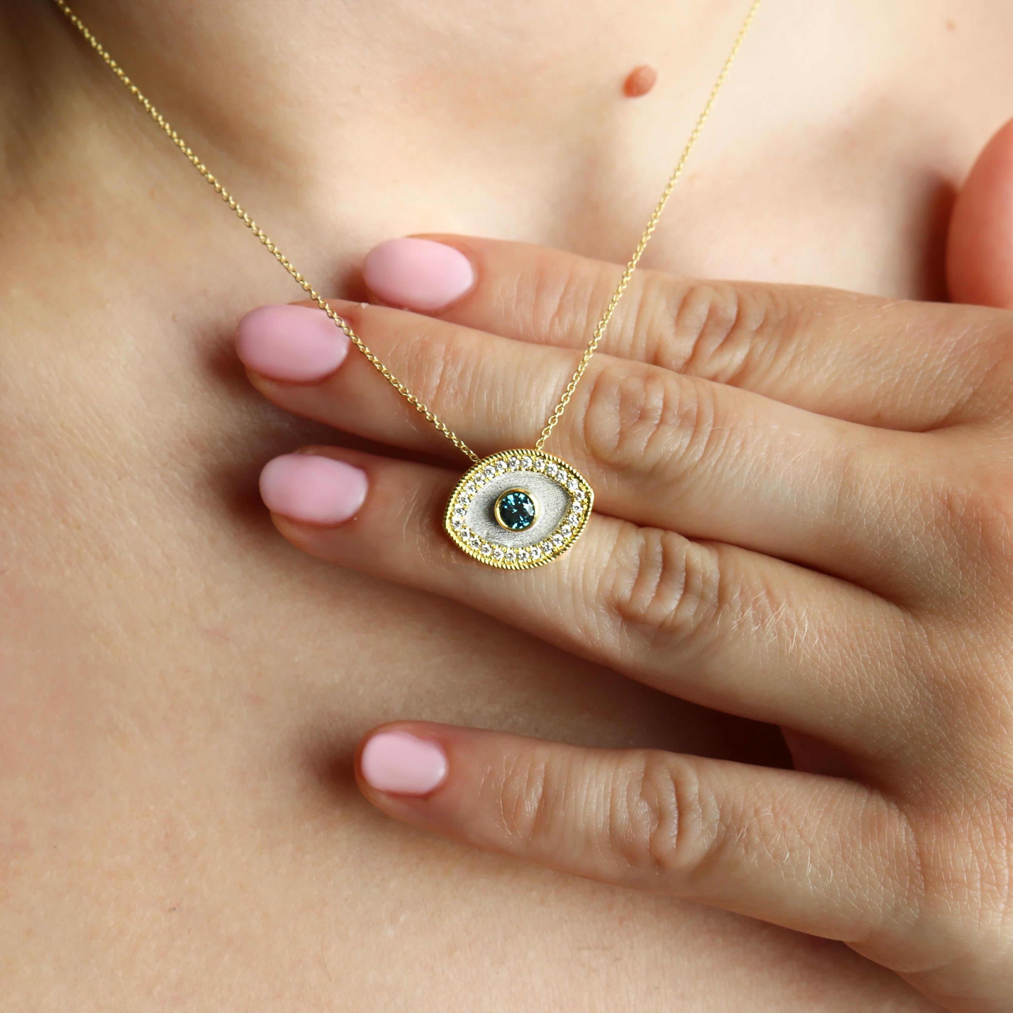 Georgios Collections Collier pendentif Evil Eye en or jaune 18 carats et diamants bleus en vente 2