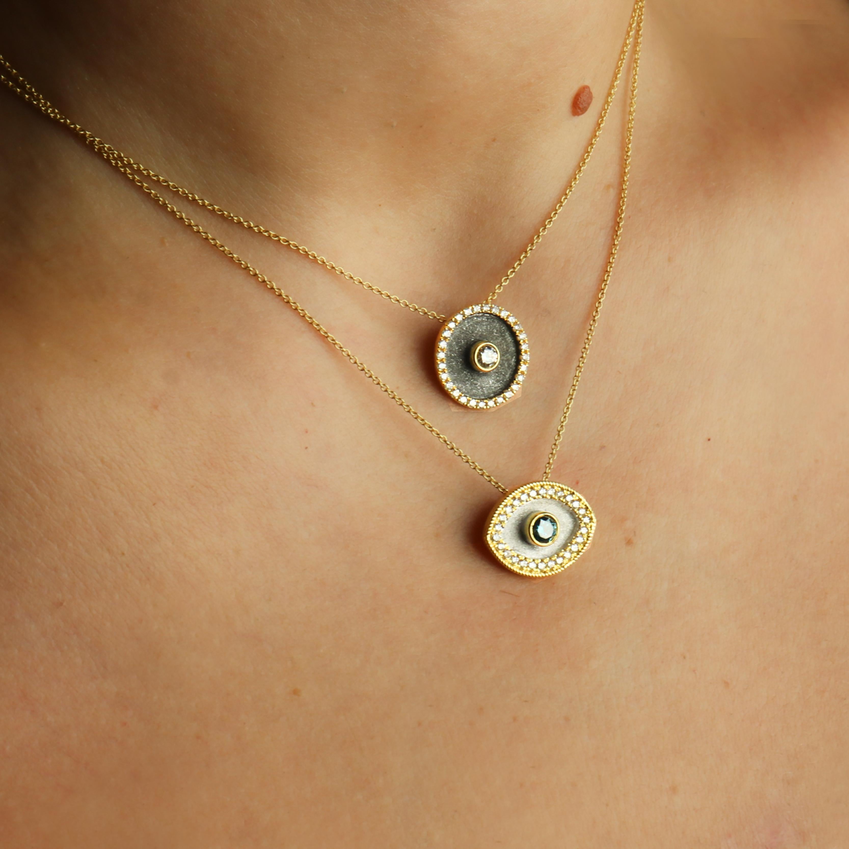 Georgios Collections Collier pendentif Evil Eye en or jaune 18 carats et diamants bleus en vente 3