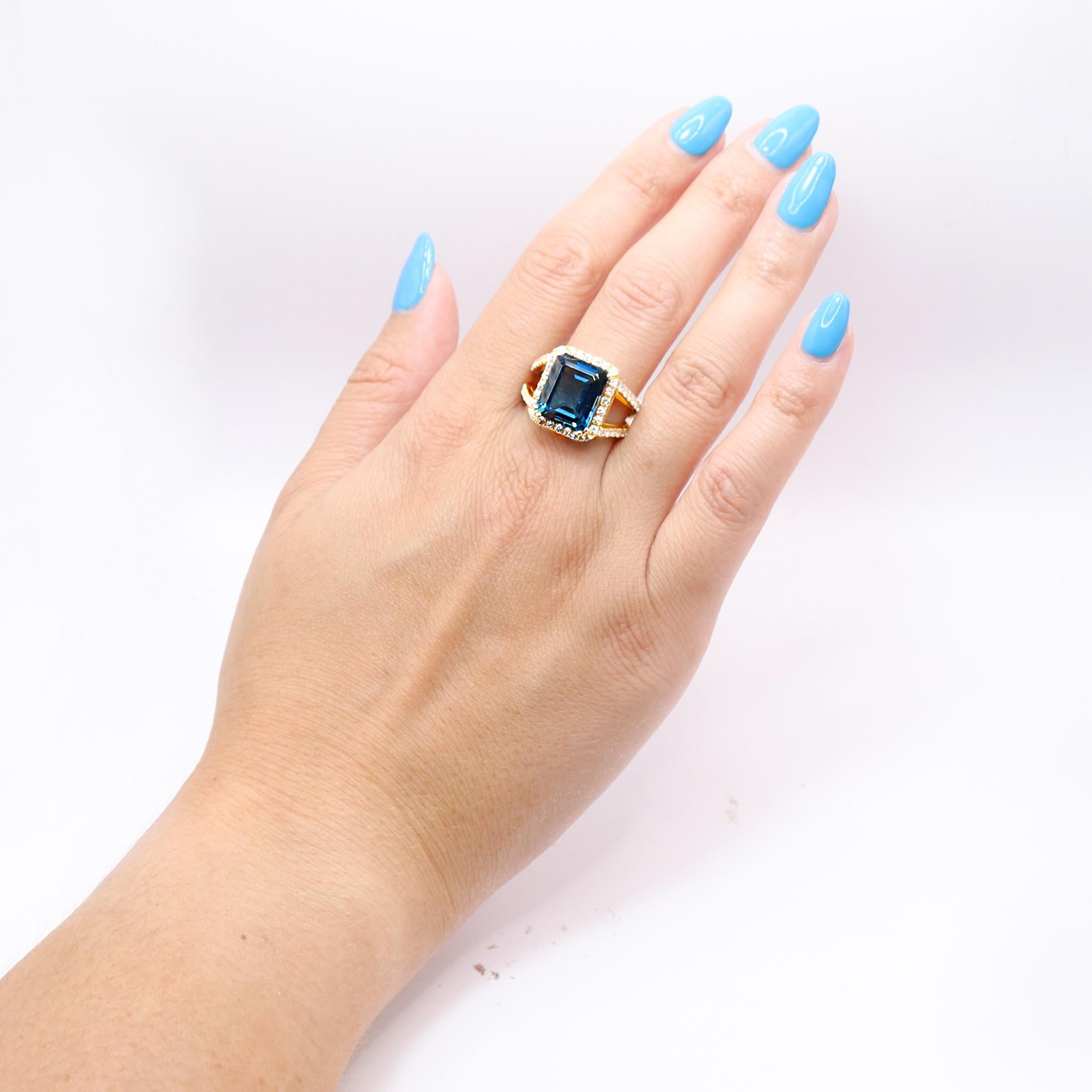 Women's Georgios Collections 18 Karat Yellow Gold Blue Topaz Ring with Diamonds For Sale