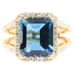 Anello in oro giallo 18 carati con topazio blu e diamanti di Georgios Collections