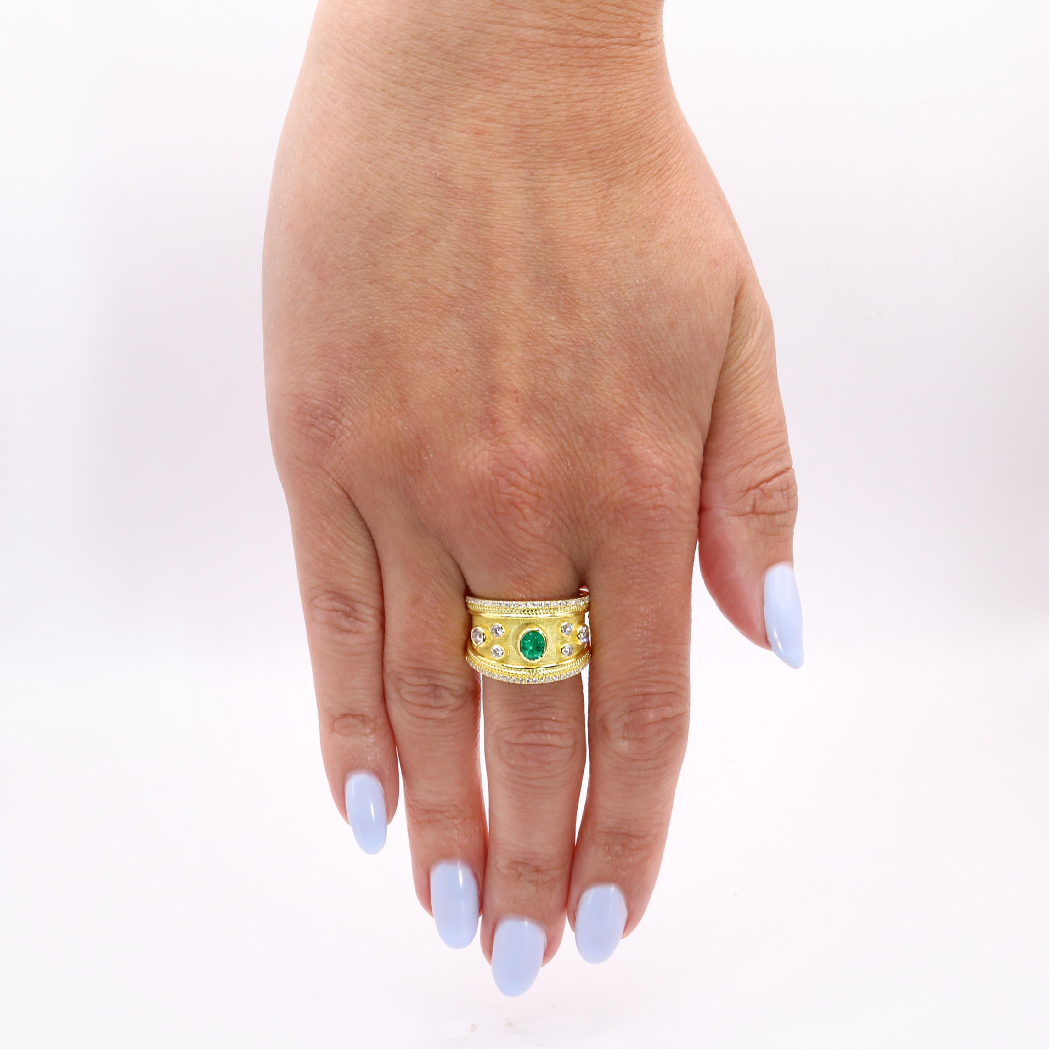 Collections Georgios en or jaune 18 carats  Bague byzantine émeraude et diamants en vente 4