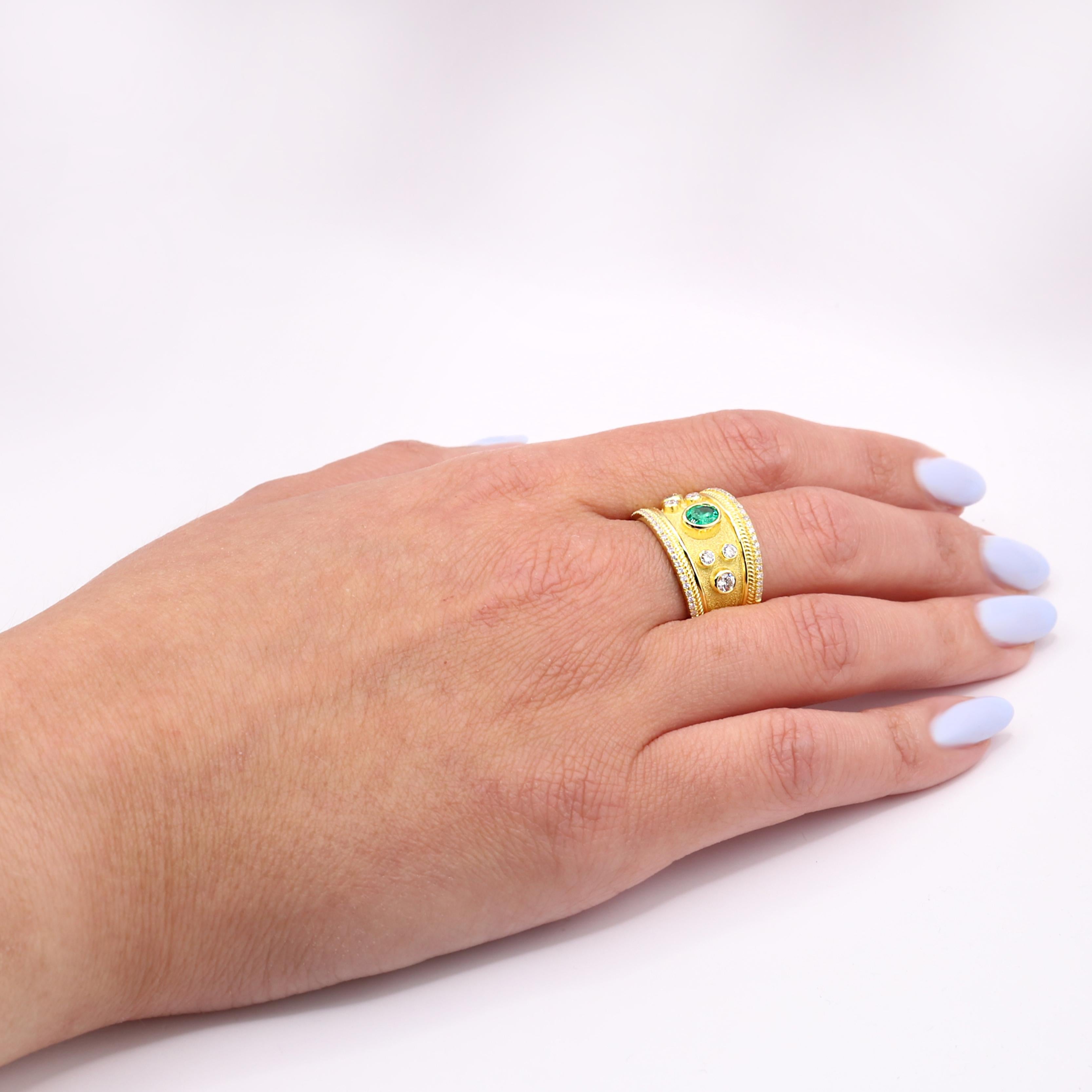 Collections Georgios en or jaune 18 carats  Bague byzantine émeraude et diamants en vente 5