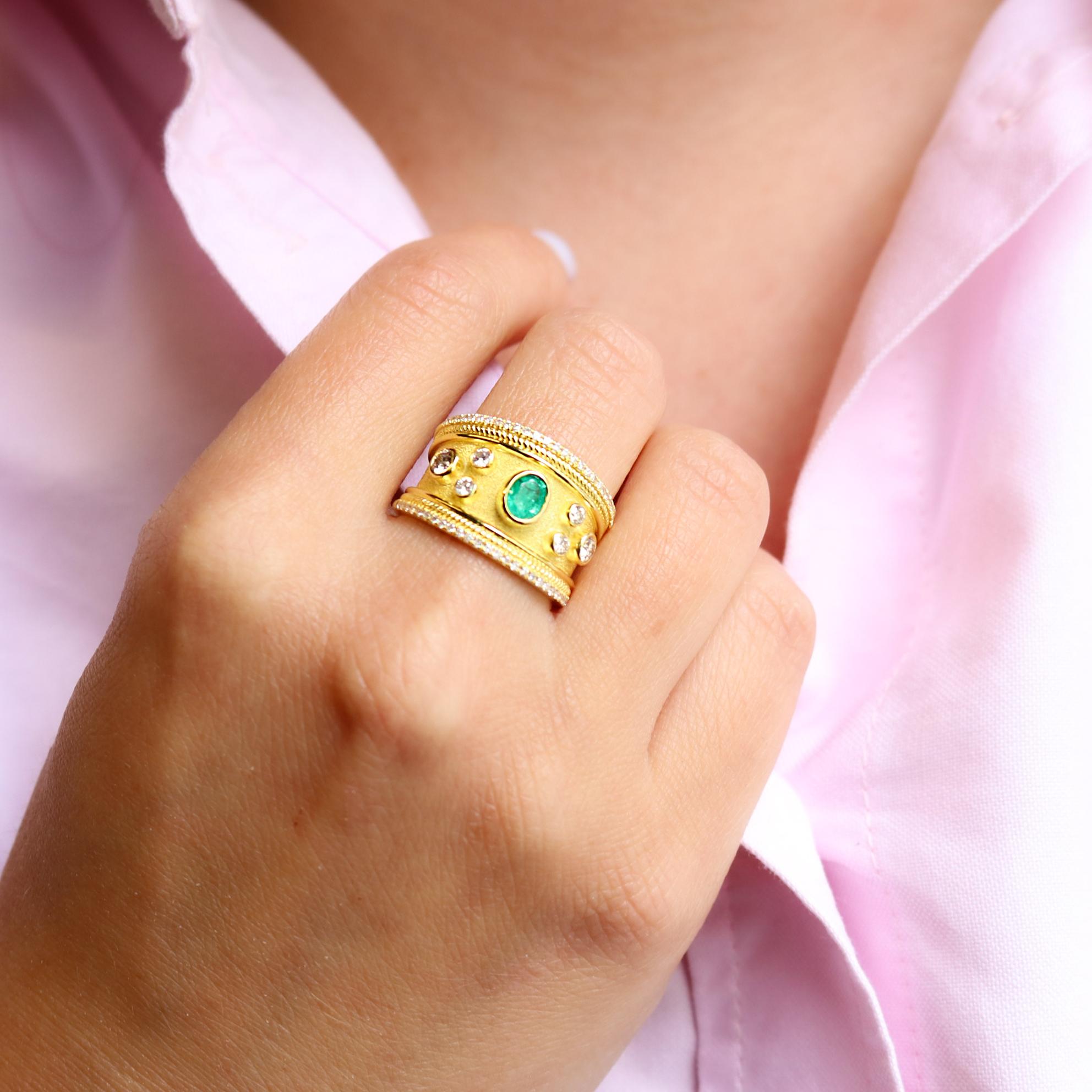 Collections Georgios en or jaune 18 carats  Bague byzantine émeraude et diamants en vente 6