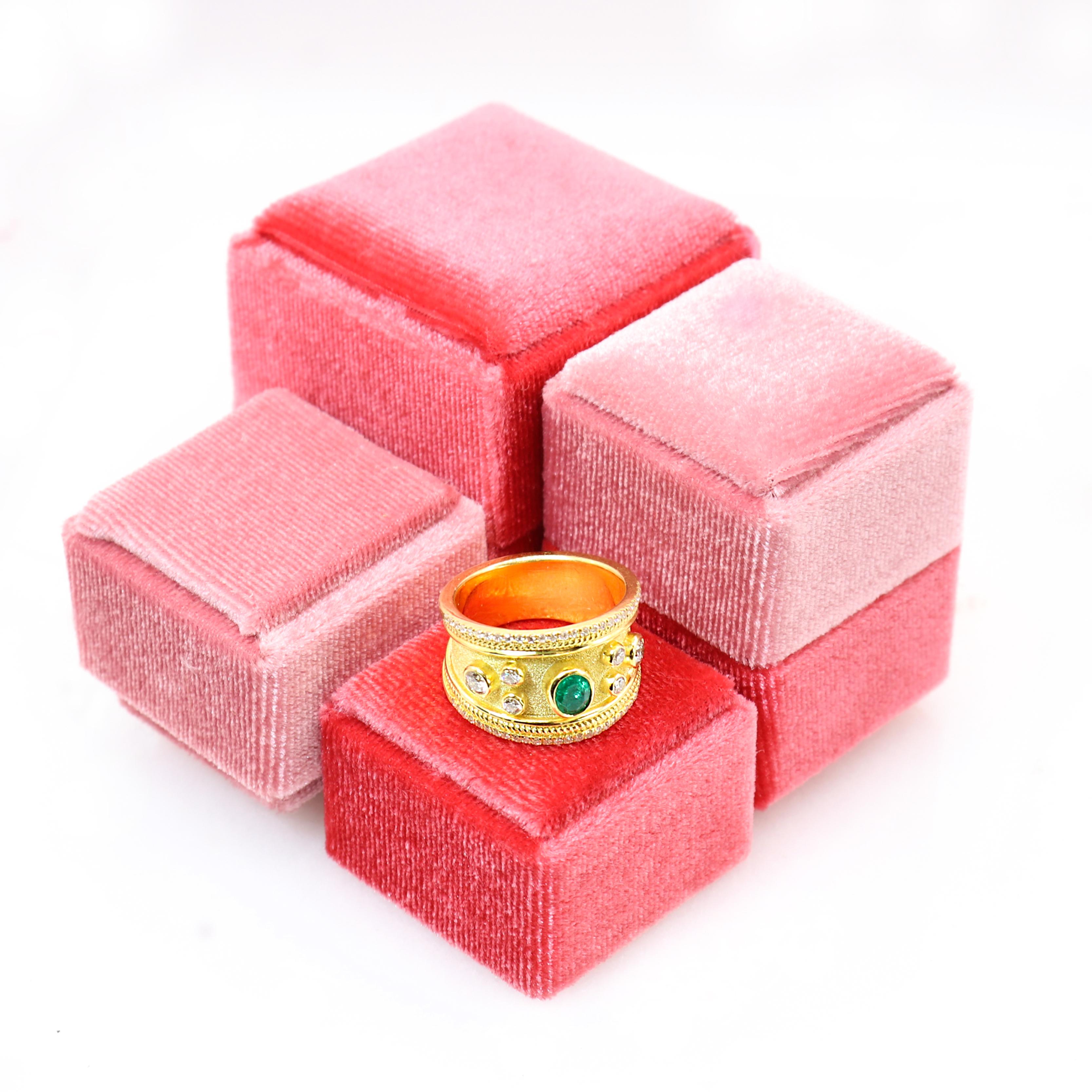 Collections Georgios en or jaune 18 carats  Bague byzantine émeraude et diamants en vente 3