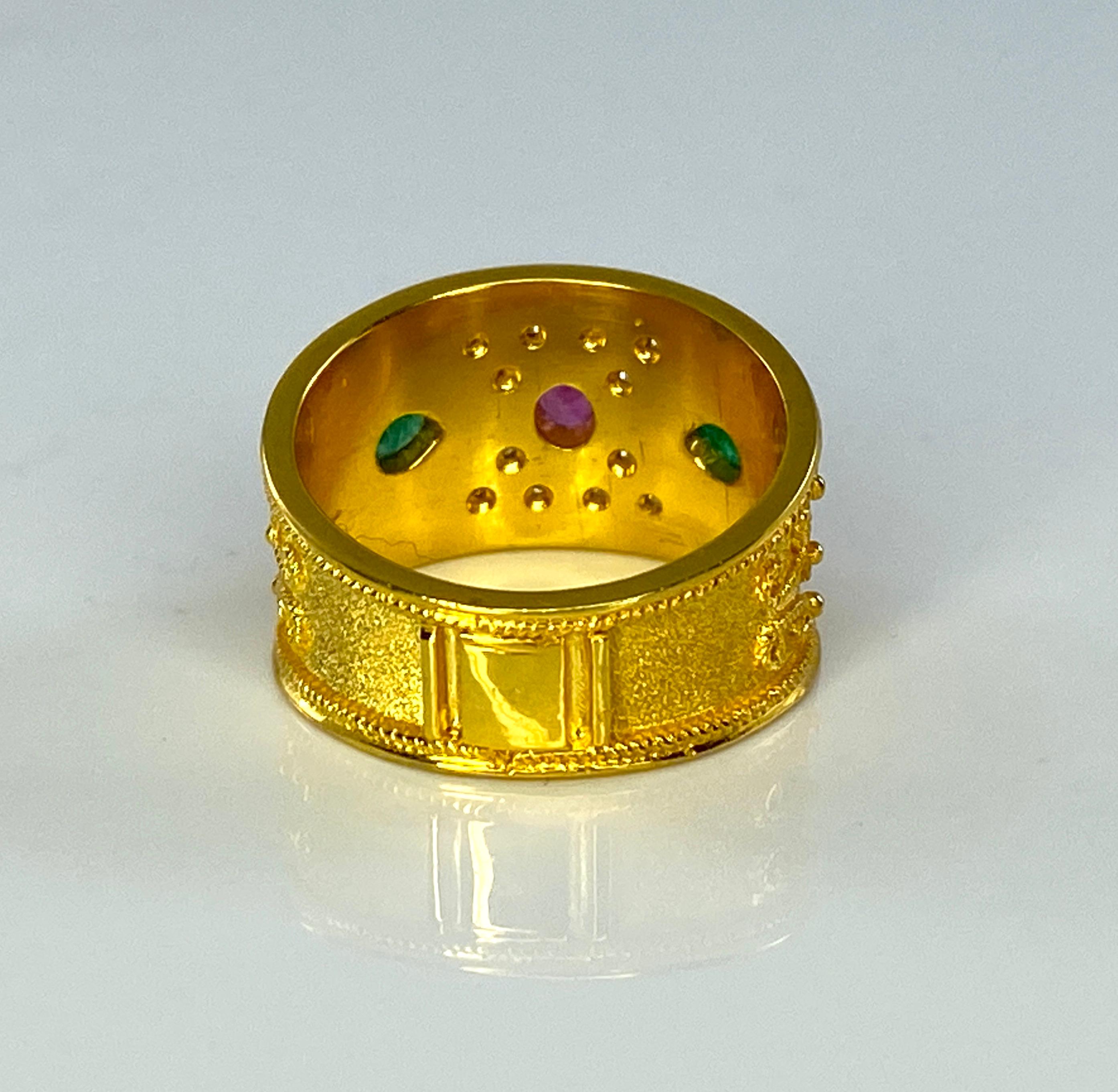 Georgios Kollektionen 18 Karat Gelbgold Byzantinischer Rubin Smaragd Diamantring Damen im Angebot