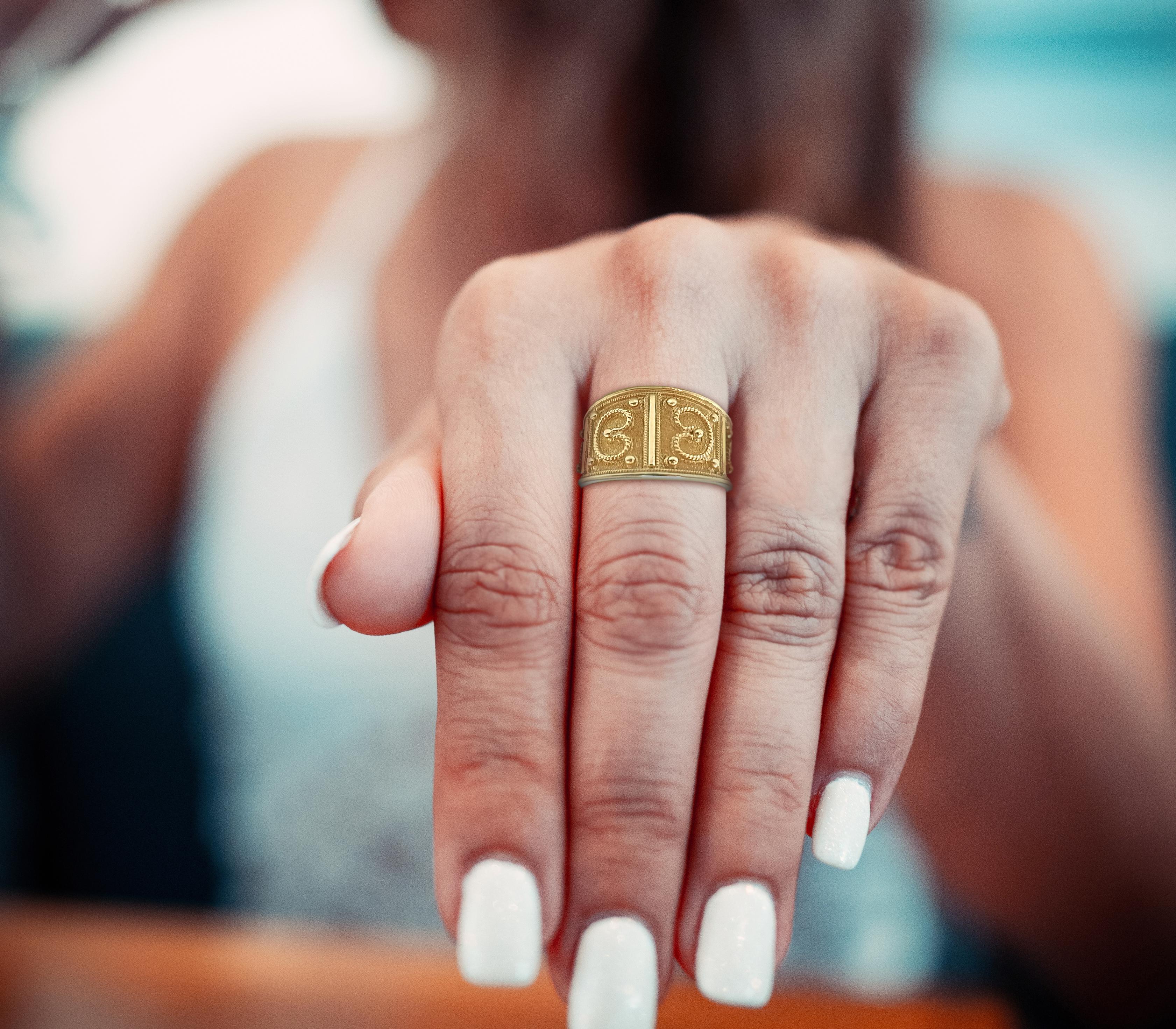 Georgios Kollektionen Granulierter Ring aus 18 Karat Gelbgold im byzantinischen Stil im Zustand „Neu“ im Angebot in Astoria, NY