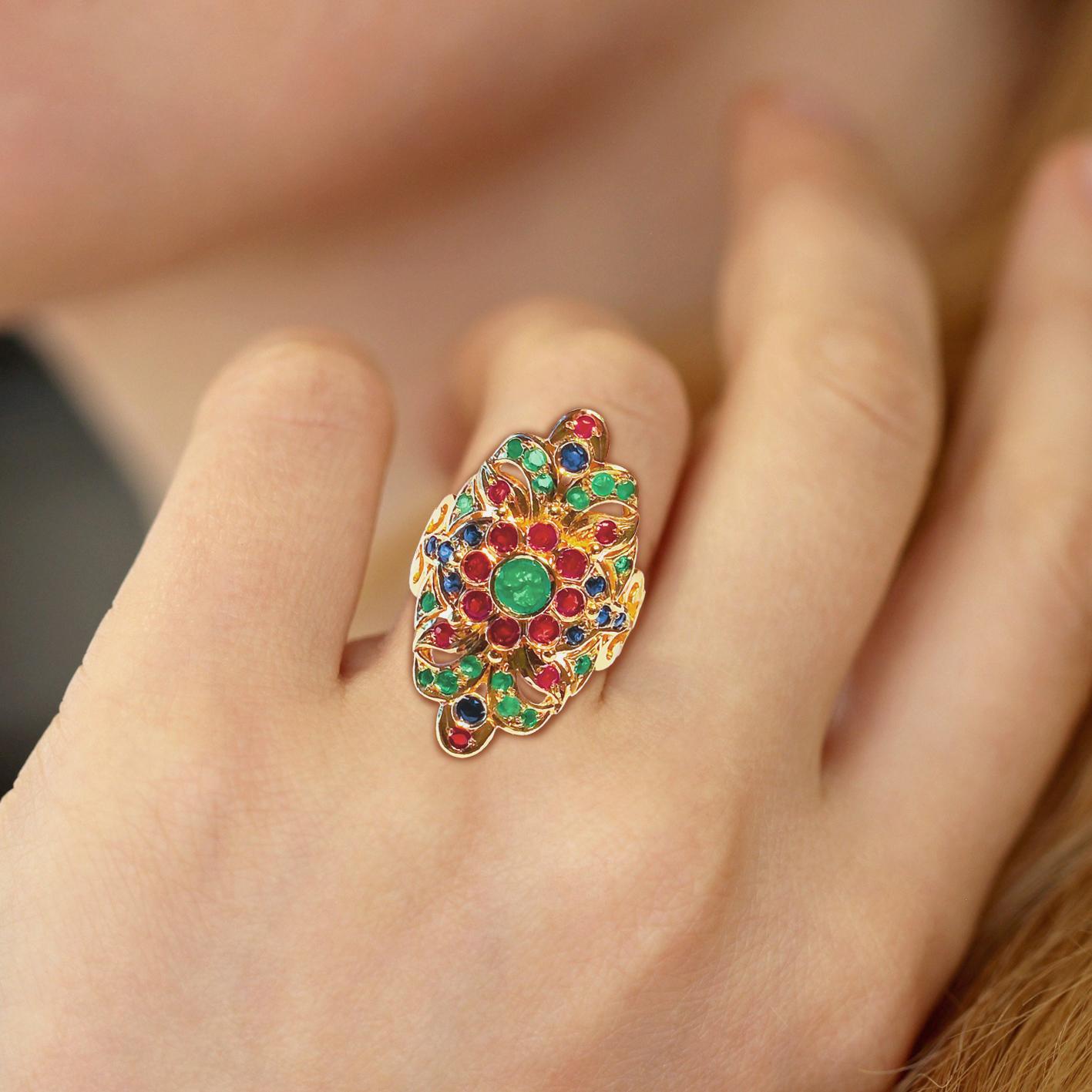 Taille Marquise Georgios Collections Bague dôme en or jaune 18 carats, émeraude, rubis et saphir en vente