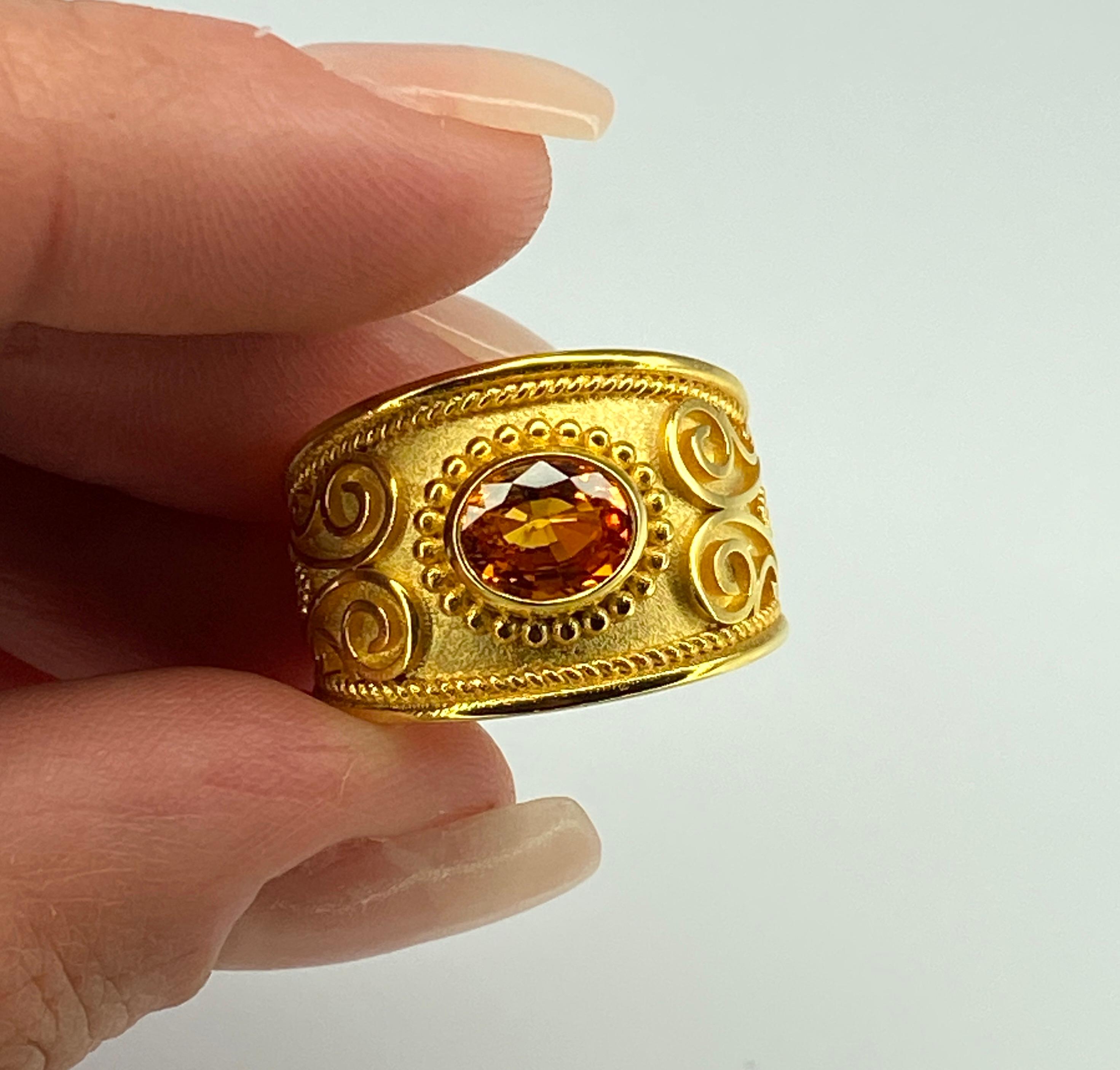 Bague collection Georgios en or jaune 18 carats de style byzantin en saphir orange en vente 2