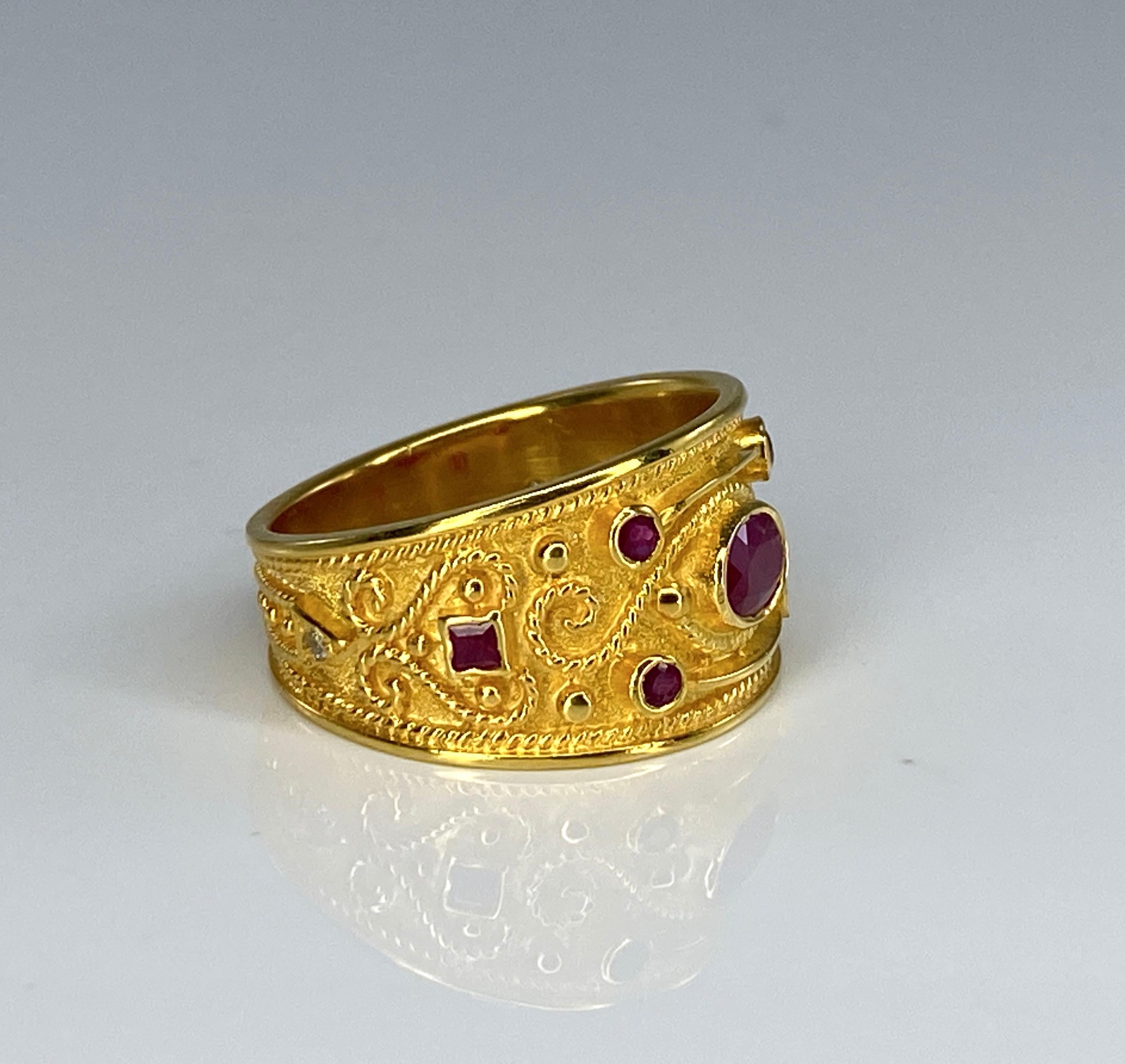 Georgios Collections Ring aus 18 Karat Gelbgold mit Rubinen und Diamanten im byzantinischen Stil (Byzantinisch) im Angebot