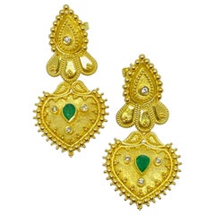 Georgios Collections Boucles d'oreilles en goutte en or jaune 18 carats, diamants et émeraudes