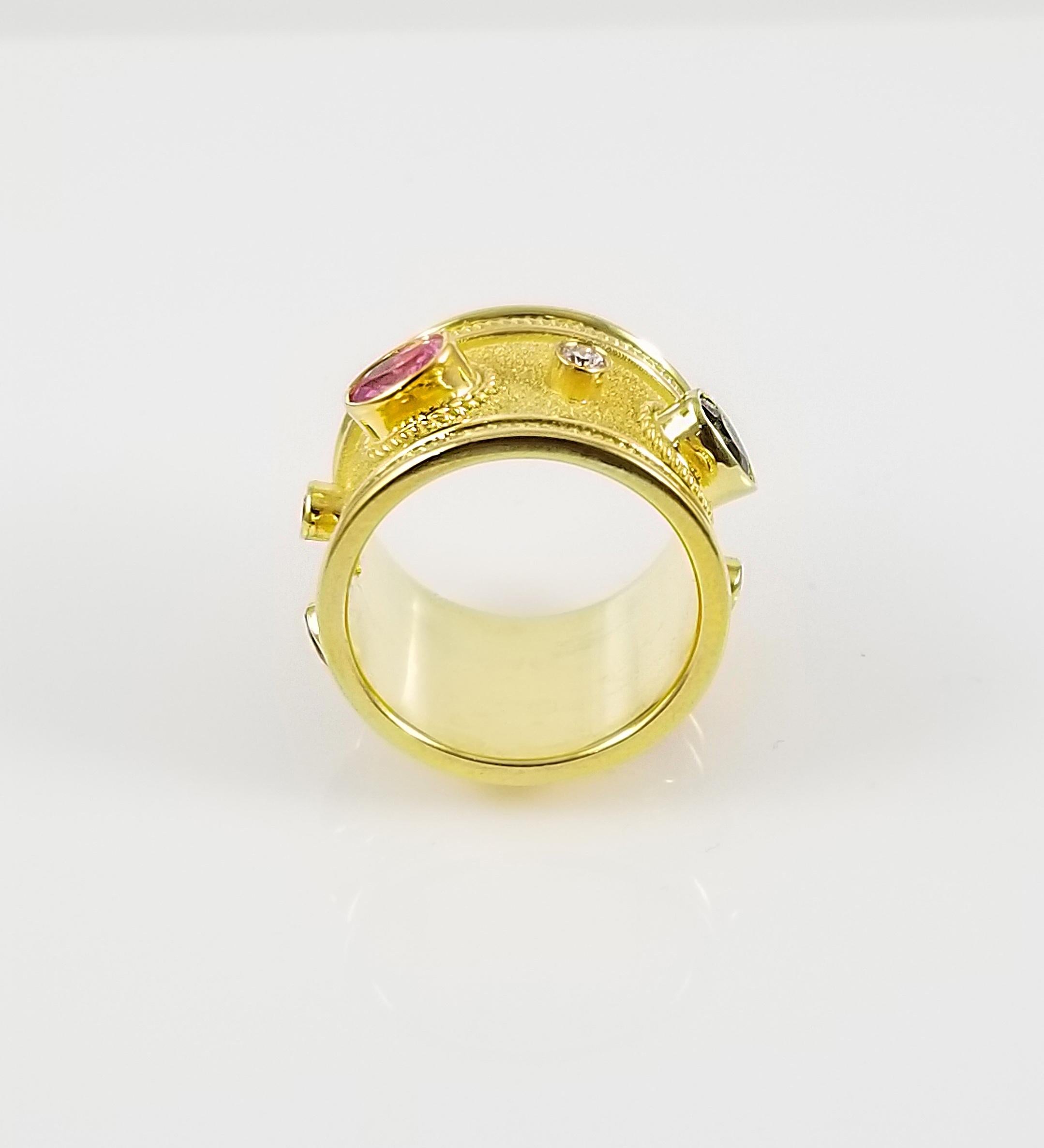 Georgios Kollektionen 18 Karat Gelbgold Diamant Multi Saphir breiter Bandring (Byzantinisch) im Angebot