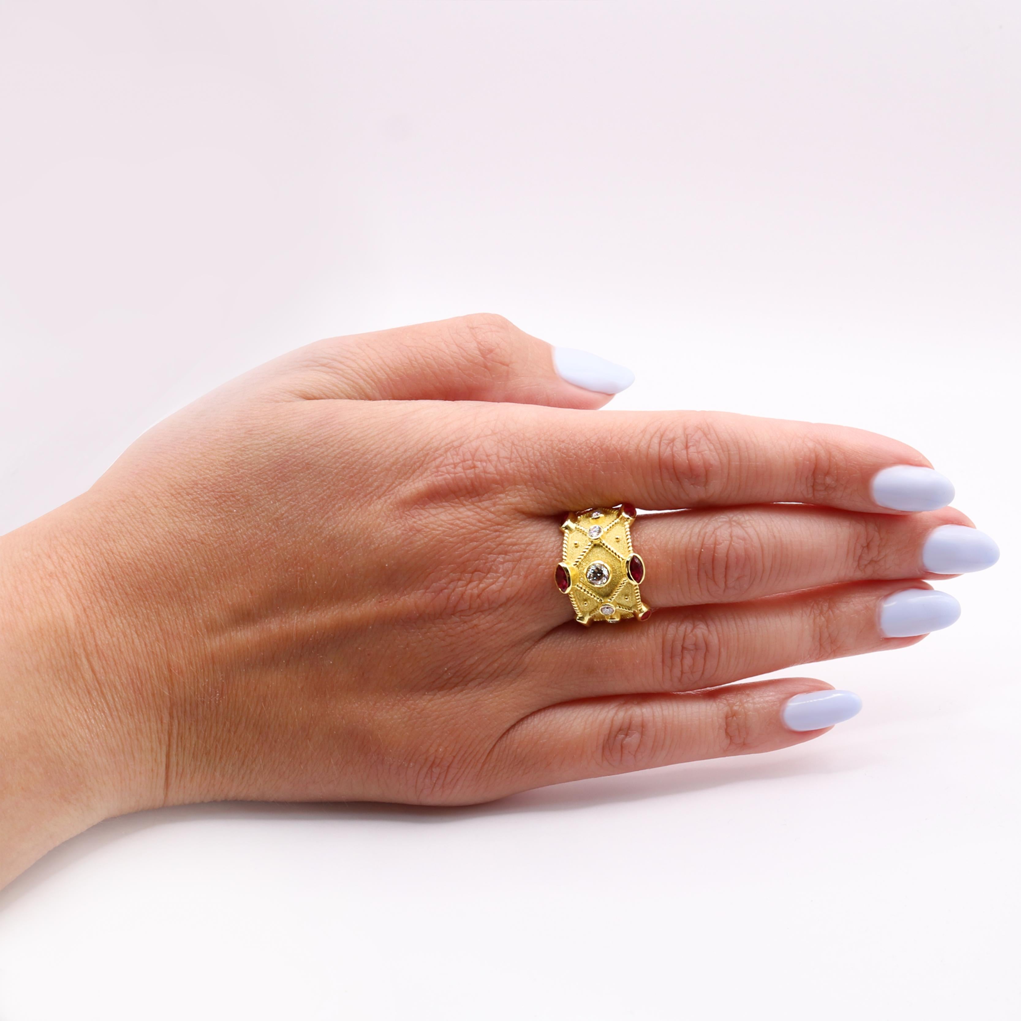 Georgios Collections Anillo de oro amarillo de 18 quilates con diamantes y rubí granulado en venta 5