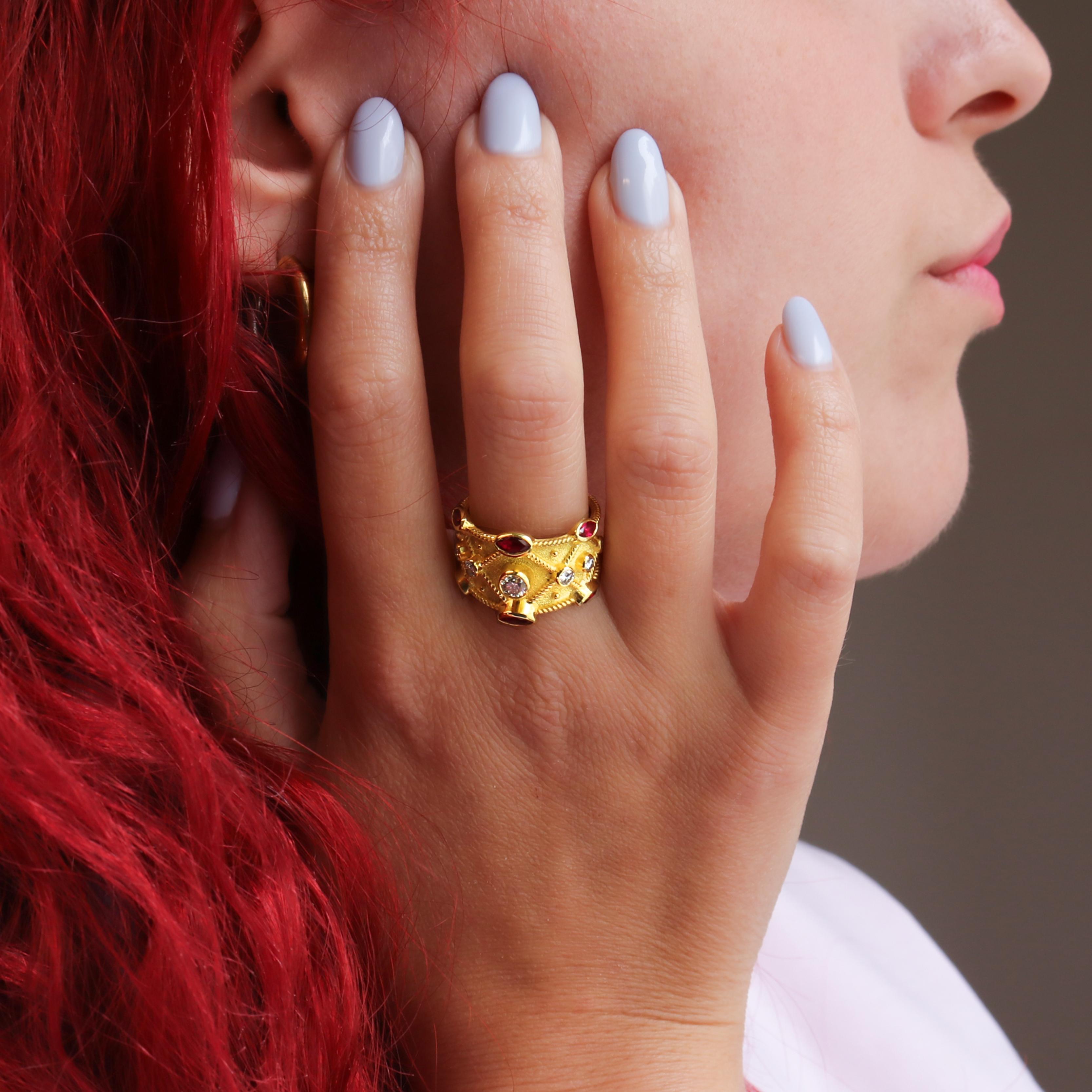 Georgios Collections Anillo de oro amarillo de 18 quilates con diamantes y rubí granulado en venta 7