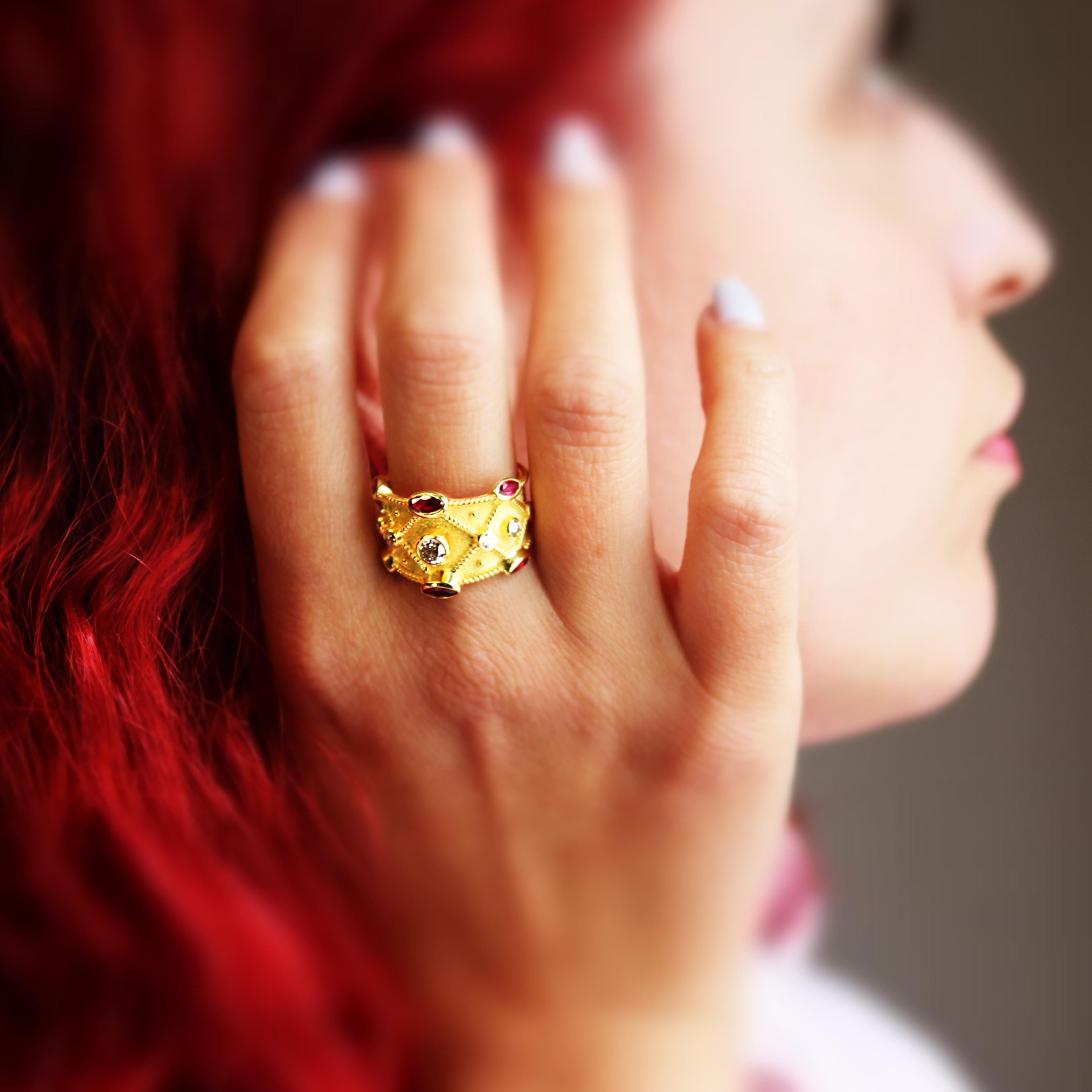 Georgios Collections Anillo de oro amarillo de 18 quilates con diamantes y rubí granulado en venta 8