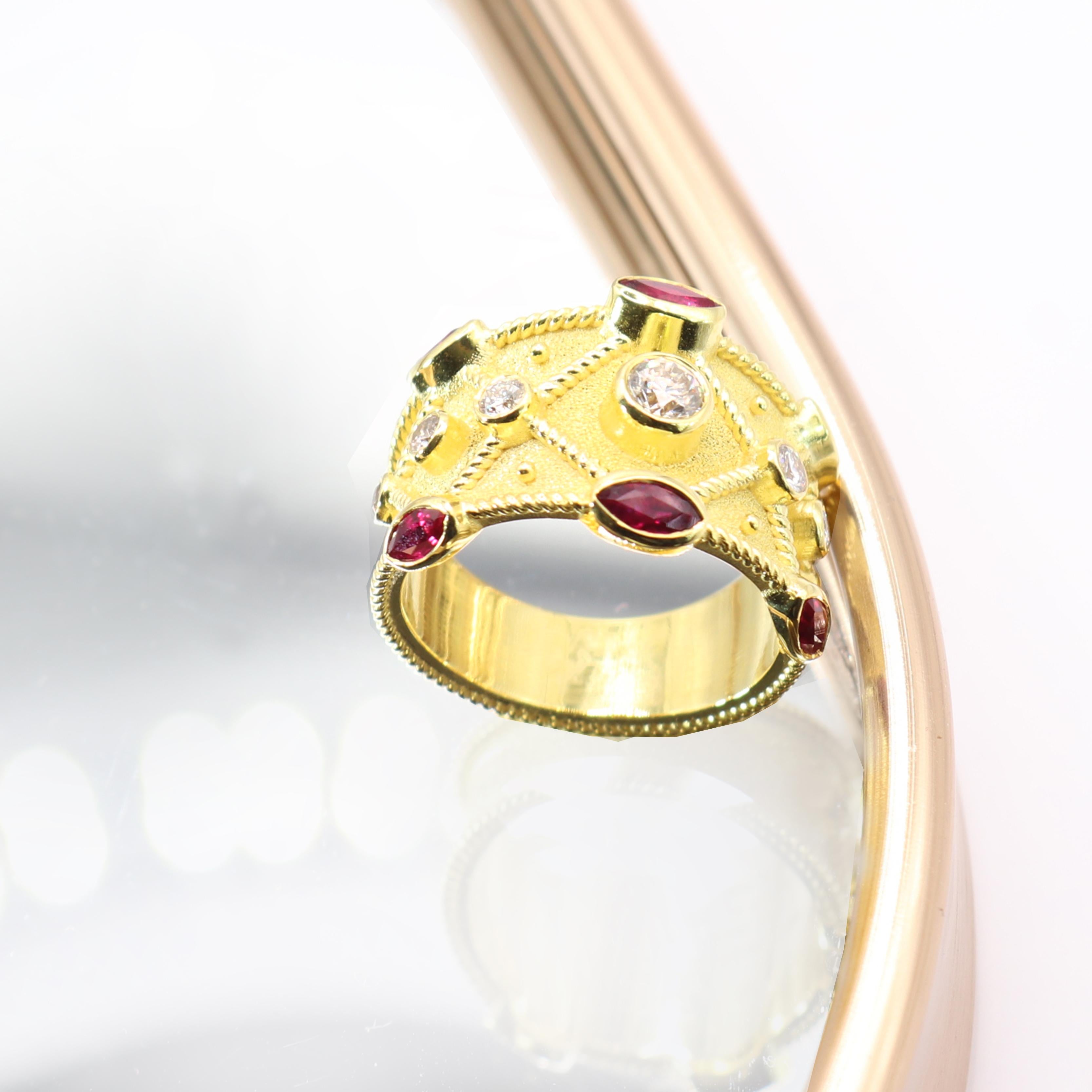 Georgios Collections Anillo de oro amarillo de 18 quilates con diamantes y rubí granulado en venta 1