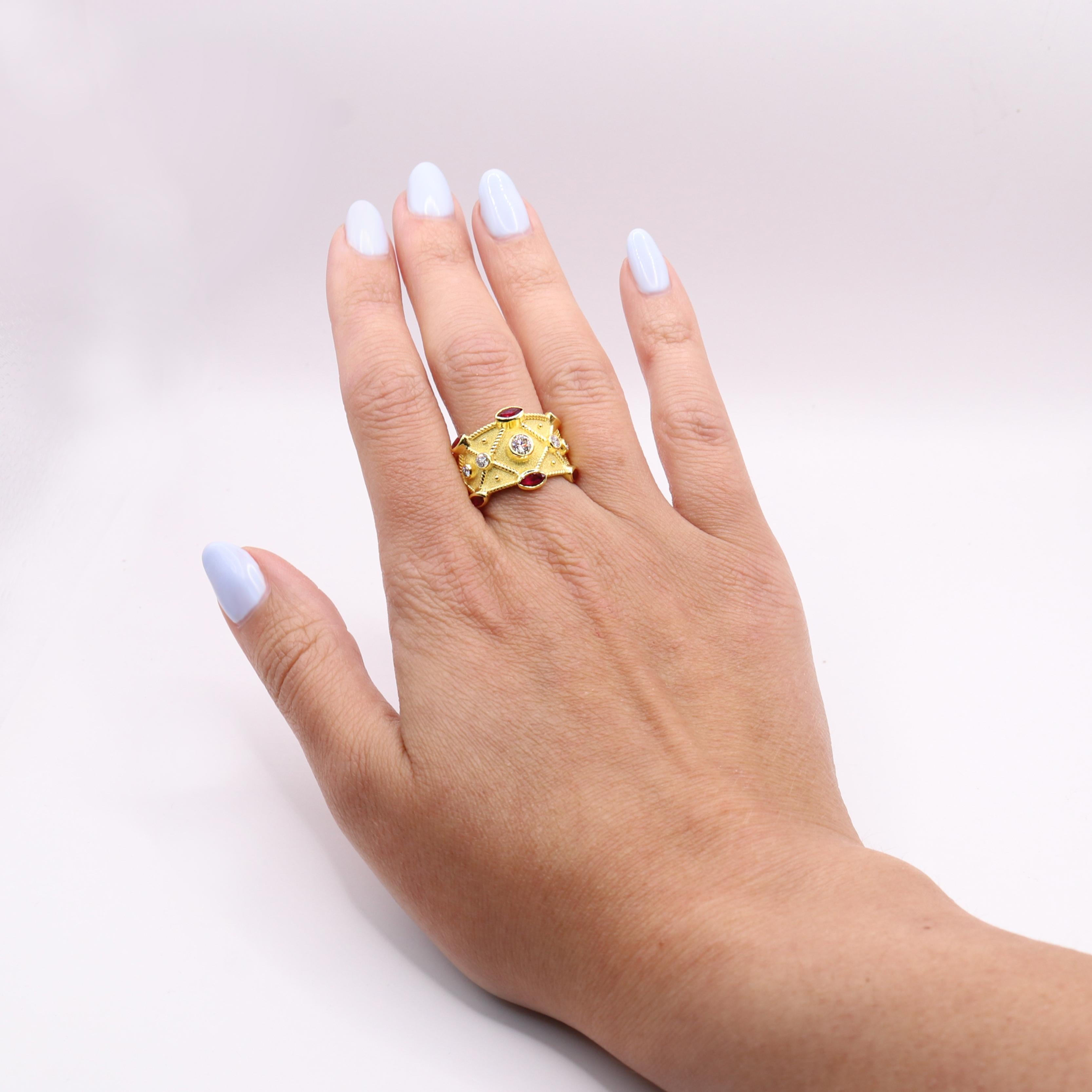 Georgios Collections Anillo de oro amarillo de 18 quilates con diamantes y rubí granulado en venta 3