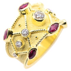 Georgios Kollektionen Granulation-Ring aus 18 Karat Gelbgold mit Diamant und Rubin