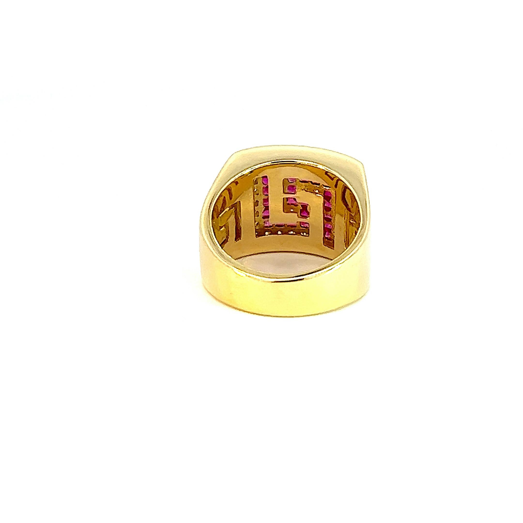Bague à motif de clé grecque Georgios Collections en or jaune 18 carats, diamant et rubis en vente 1