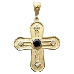 Georgios Kollektionen Geometrisches Kreuz aus 18 Karat Gelbgold mit Diamanten und Saphiren