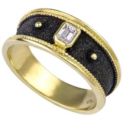 Anello a fascia con diamante in oro giallo 18 carati con rodio nero di Georgios Collections