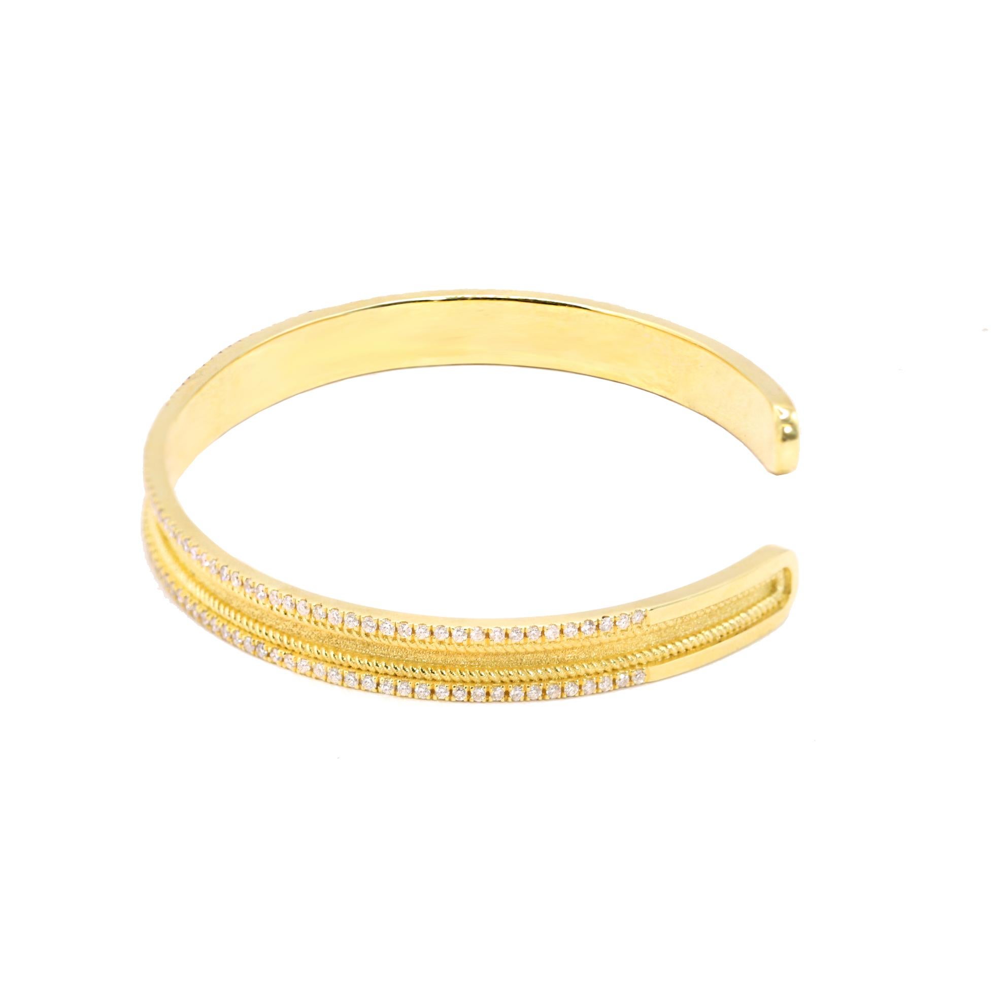 Taille ronde Georgios Collections Bracelet jonc byzantin en or jaune 18 carats avec diamants en vente