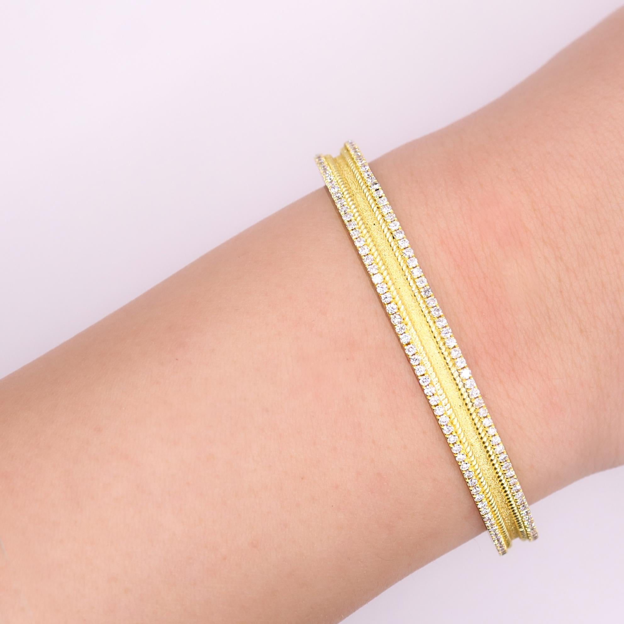 Georgios Collections Bracelet jonc byzantin en or jaune 18 carats avec diamants en vente 3