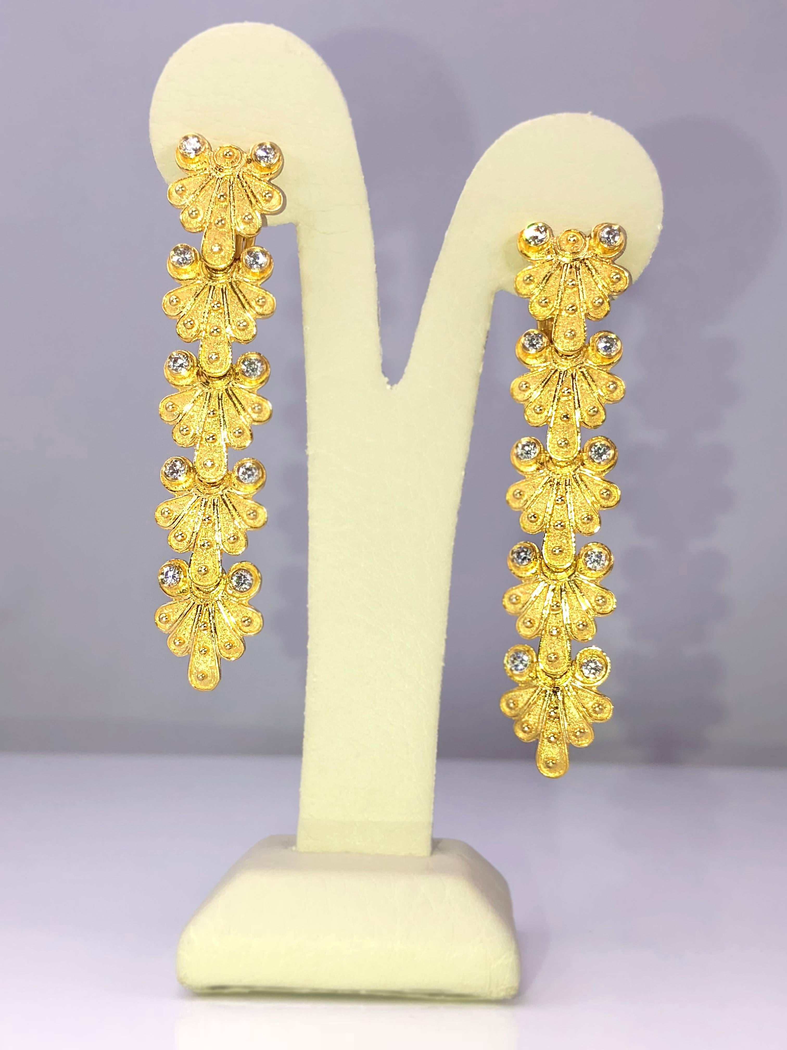 Georgios Collections Byzantinische Ohrringe aus 18 Karat Gelbgold mit Diamanten  (Rundschliff) im Angebot