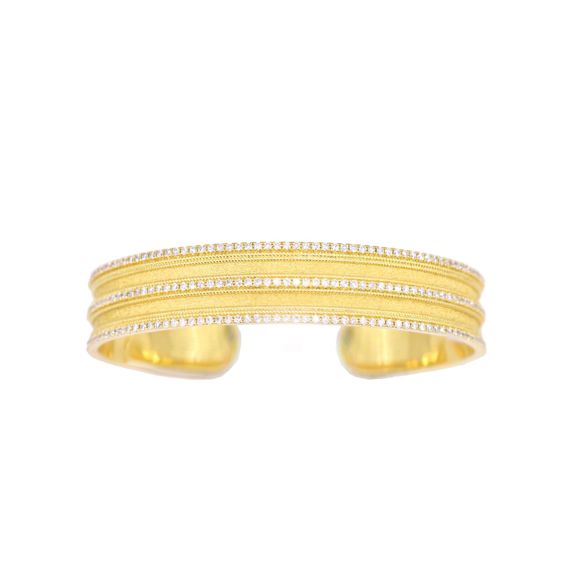 Georgios Collections Bracelet jonc large byzantin en or jaune 18 carats avec diamants en vente 1