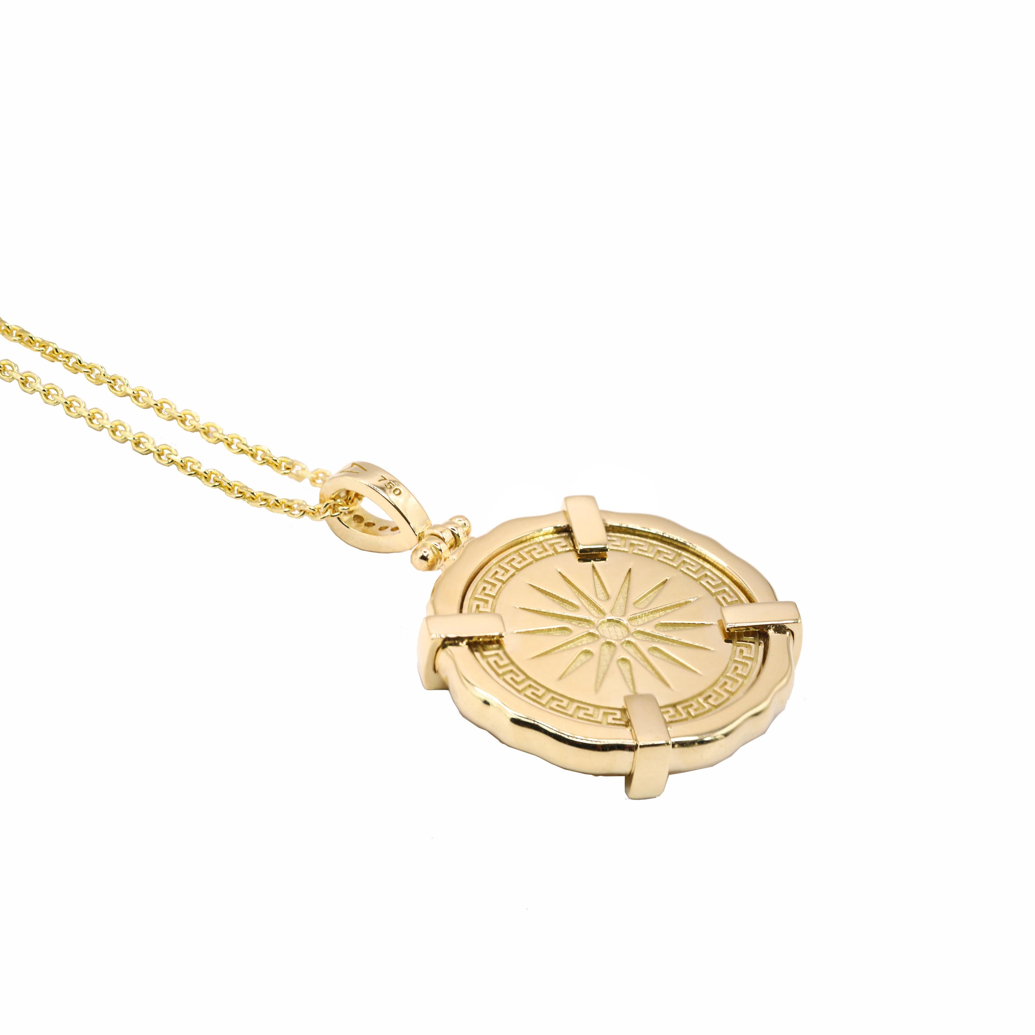 Grec classique The Collective Pendentif en or jaune 18 carats avec diamant représentant la pièce de monnaie d'Alexander en vente