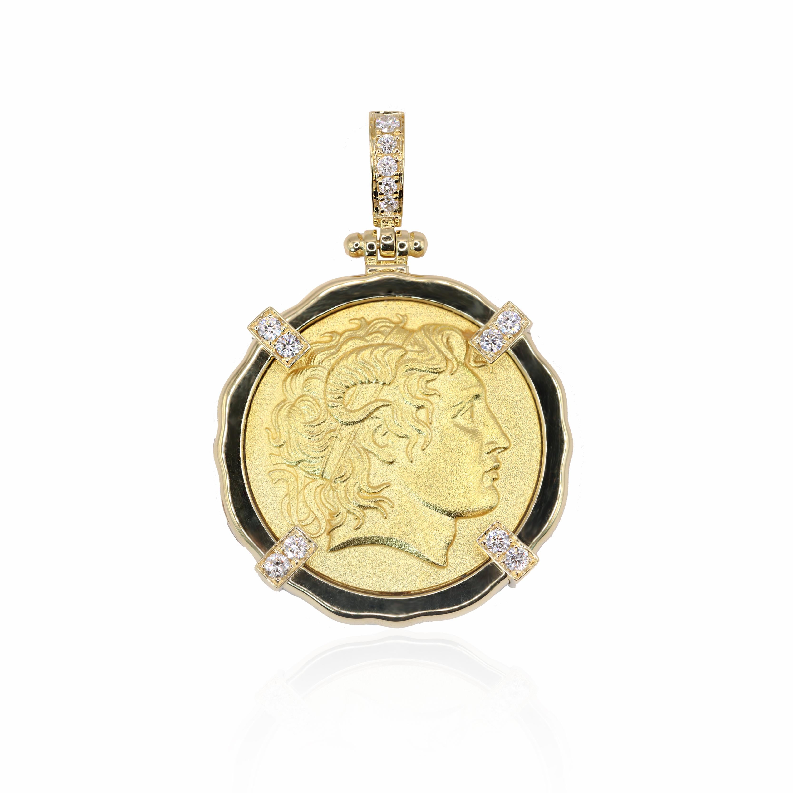 Taille ronde The Collective Pendentif en or jaune 18 carats avec diamant représentant la pièce de monnaie d'Alexander en vente