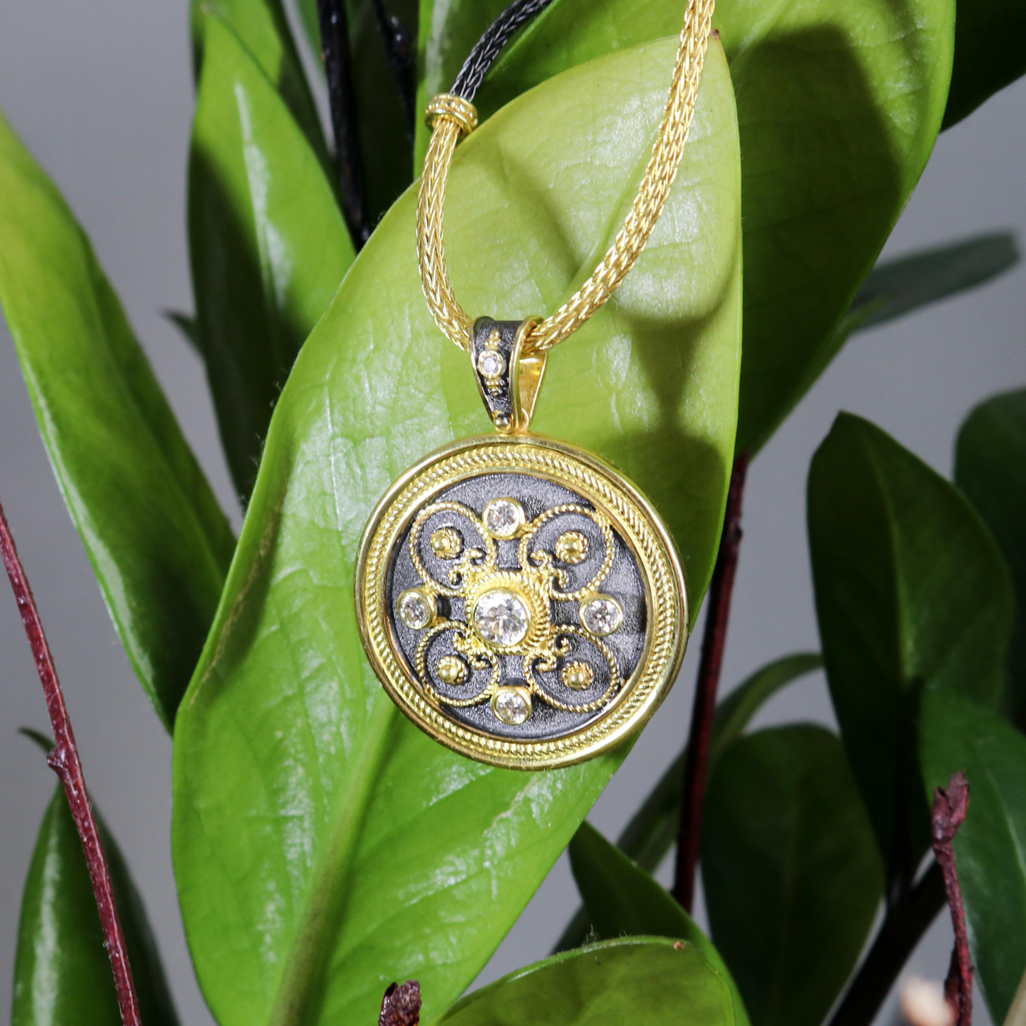 Pendentif pièce de monnaie Georgios Collections en or jaune 18 carats et diamants avec rhodium en vente 1