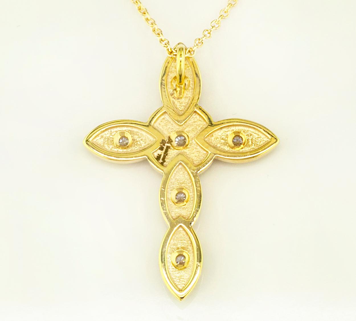 Georgios Kollektionen 18 Karat Gelbgold Diamant-Kreuz und Kette Halskette im Angebot 3