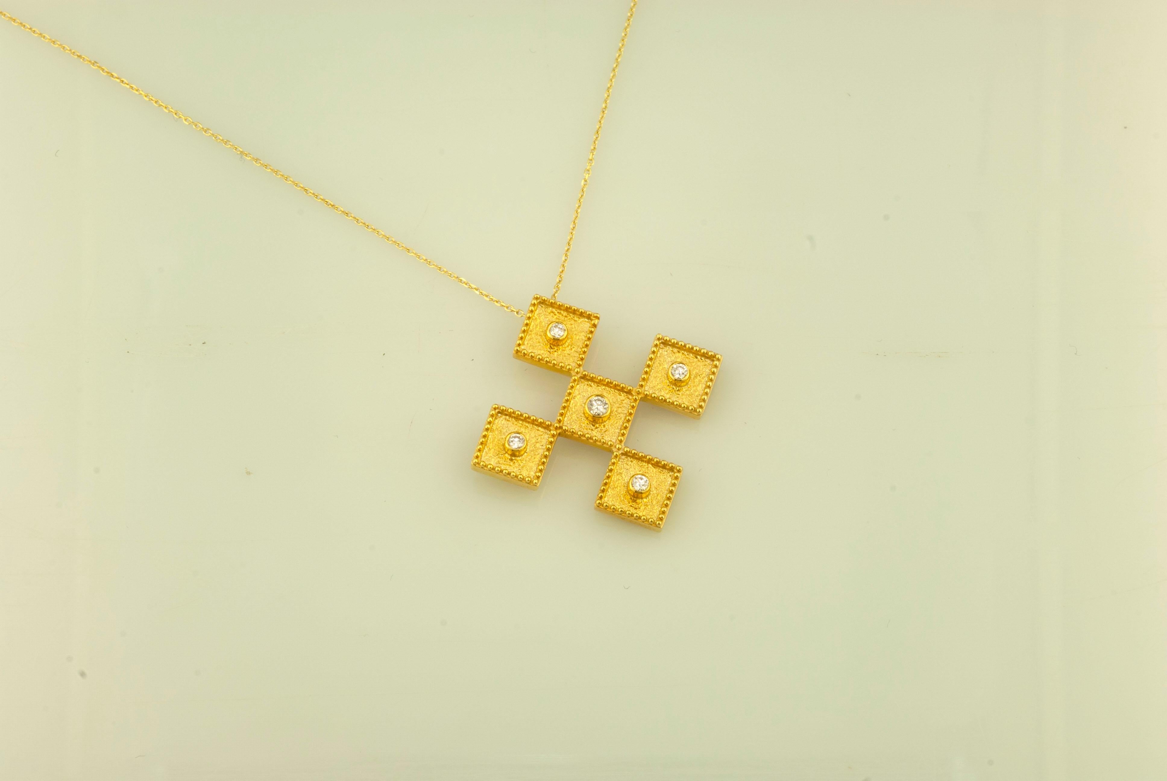 Georgios Collections: 18 Karat Gelbgold Diamant-Kreuz-Anhänger mit Kette (Rundschliff) im Angebot