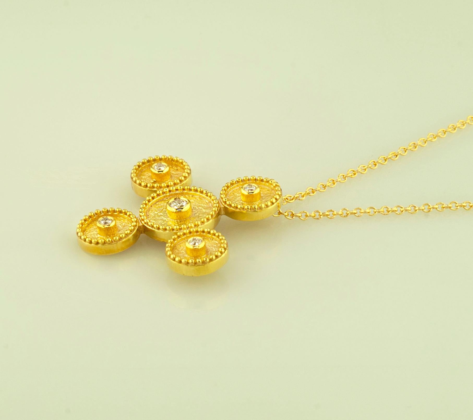 Georgios Collections Pendentif croix en or jaune 18 carats avec chaîne en vente 3