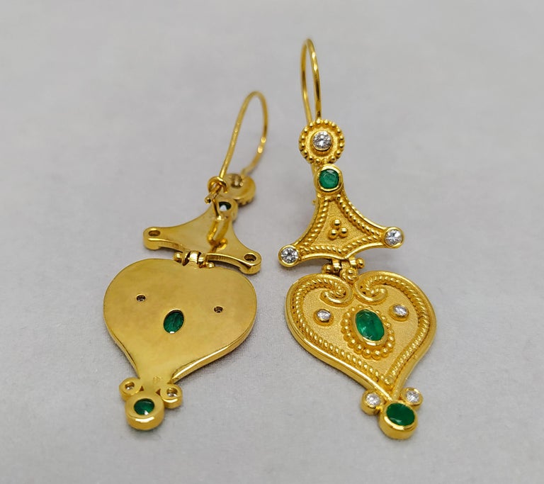 Georgios Collections 18 Karat Yellow Gold Diamond Emerald Drop Earrings In New Condition For Sale In Astoria, NY