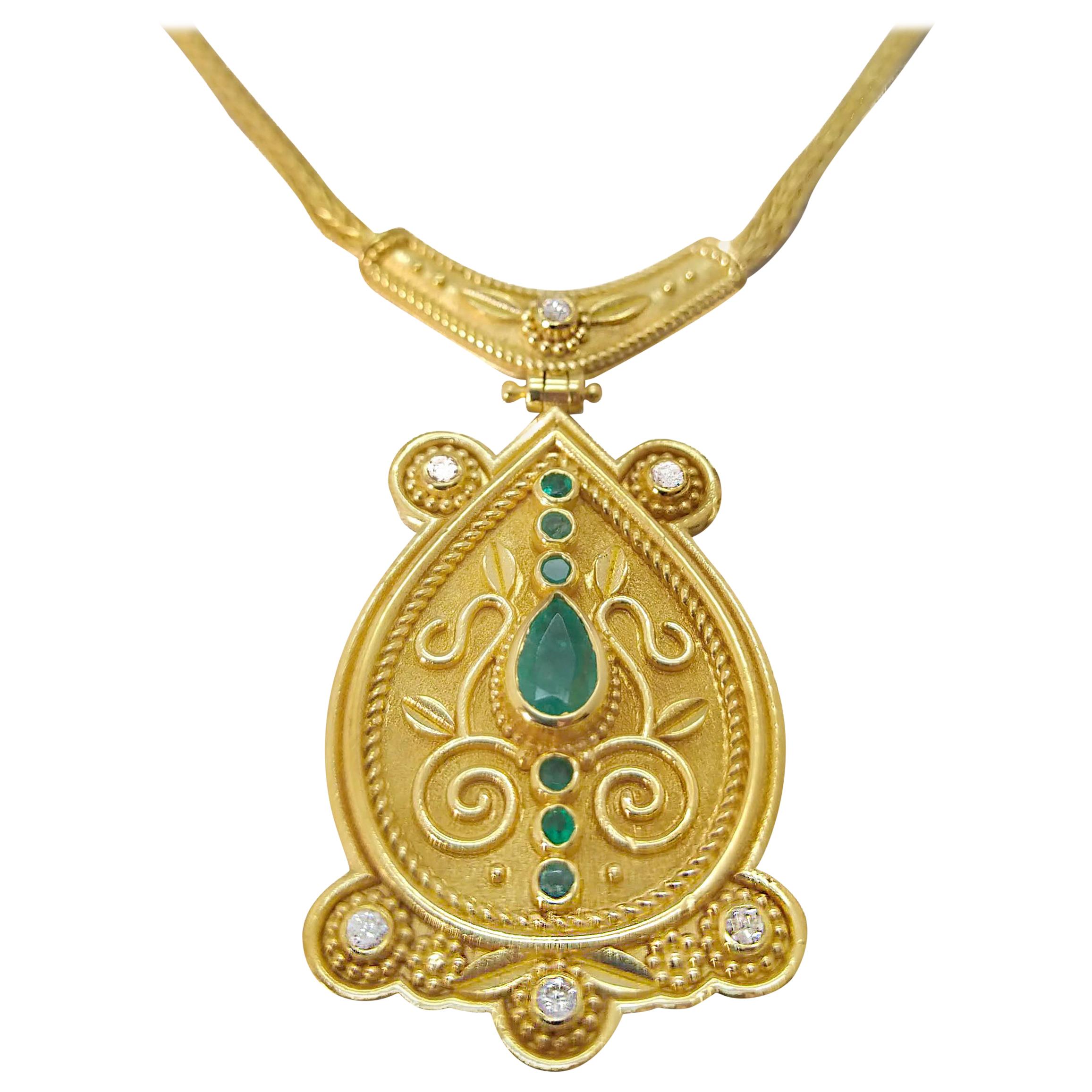 Georgios Collections Collier pendentif en or jaune 18 carats avec diamants et émeraudes