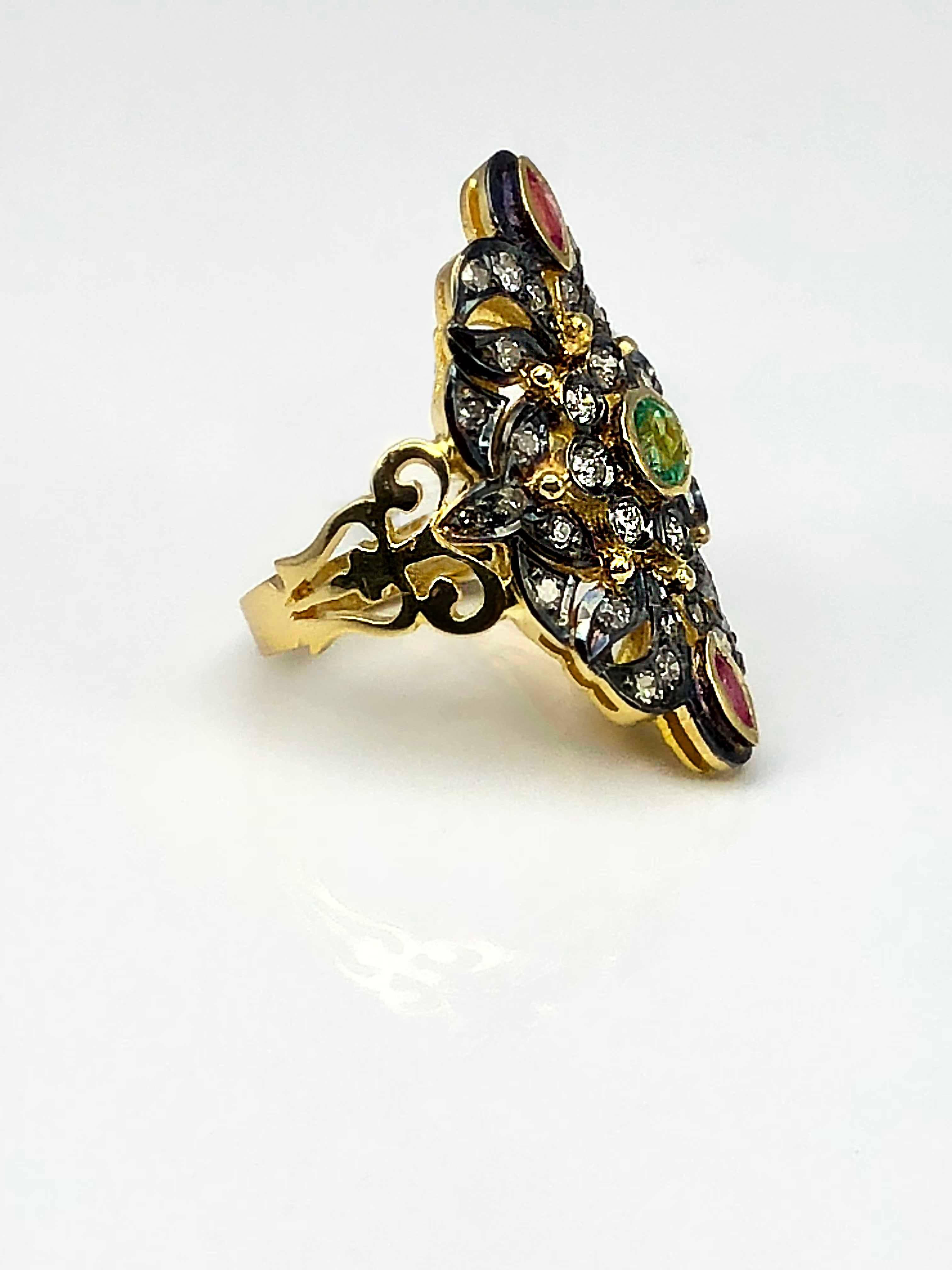 Georgios Collections 18 Karat Gelbgold breiter Diamant-Smaragd-Rubin-Pascha-Ring  (Byzantinisch) im Angebot