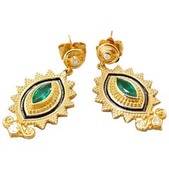 Georgios Collections Boucles d'oreilles bicolores en or jaune 18 carats, diamants et émeraudes